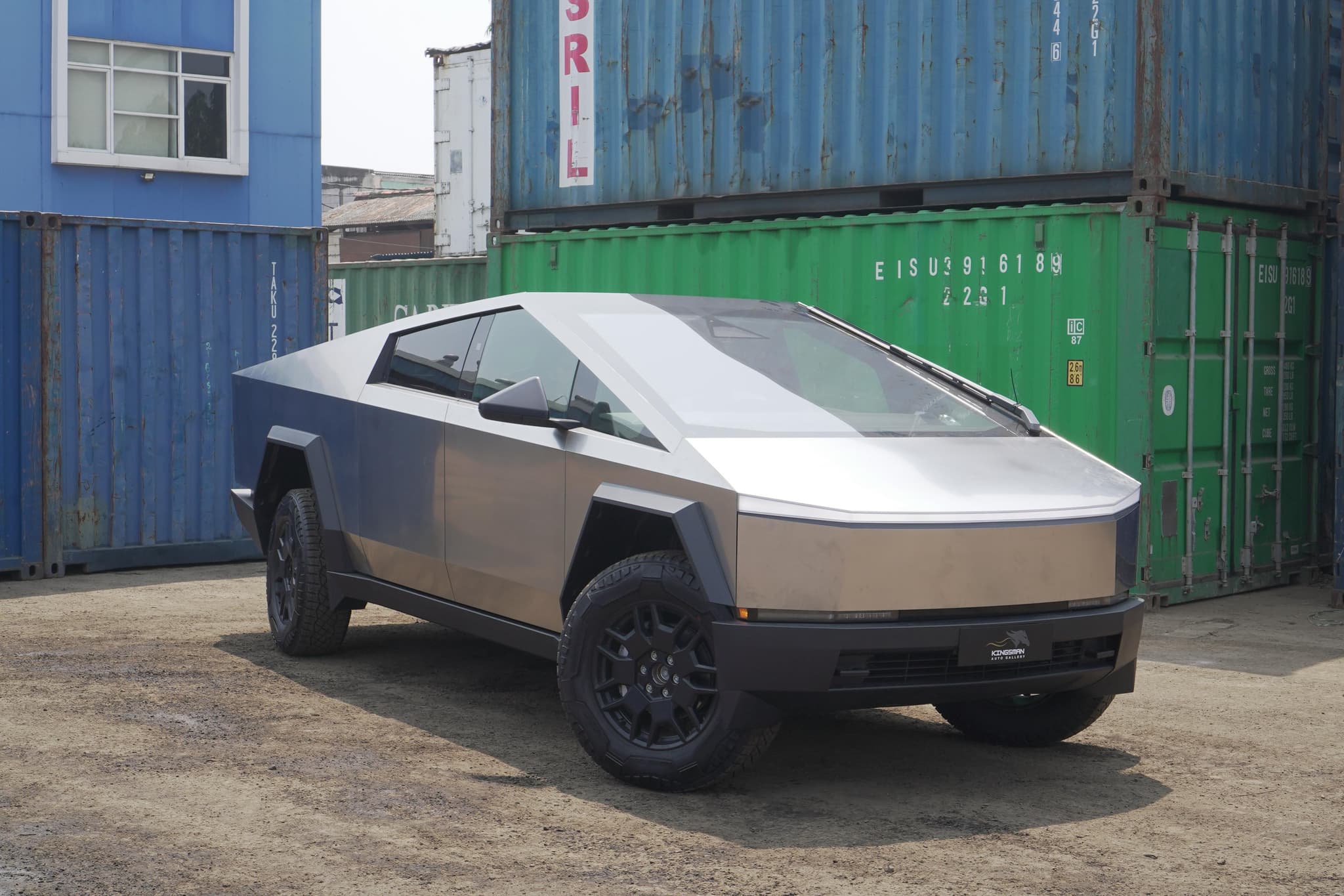 TESLA CYBERTRUCK RESMI HADIR DI INDONESIA