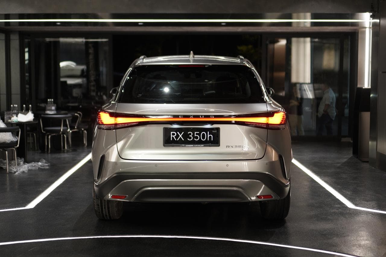 LEXUS RX350H LUXURY — view 16 of 17