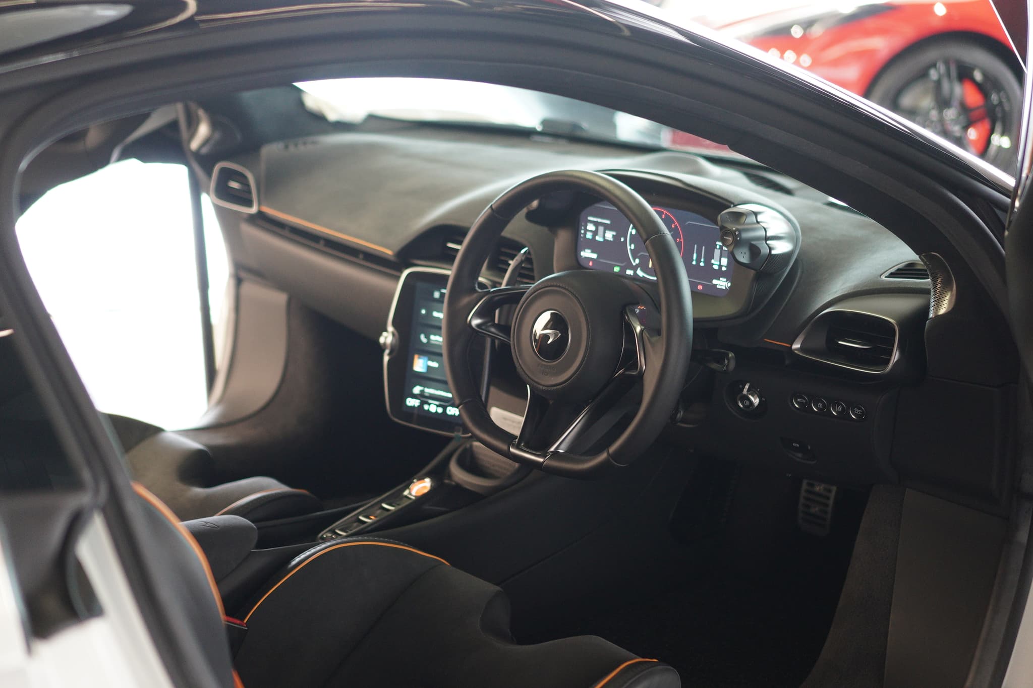MCLAREN ARTURA — view 5 of 10