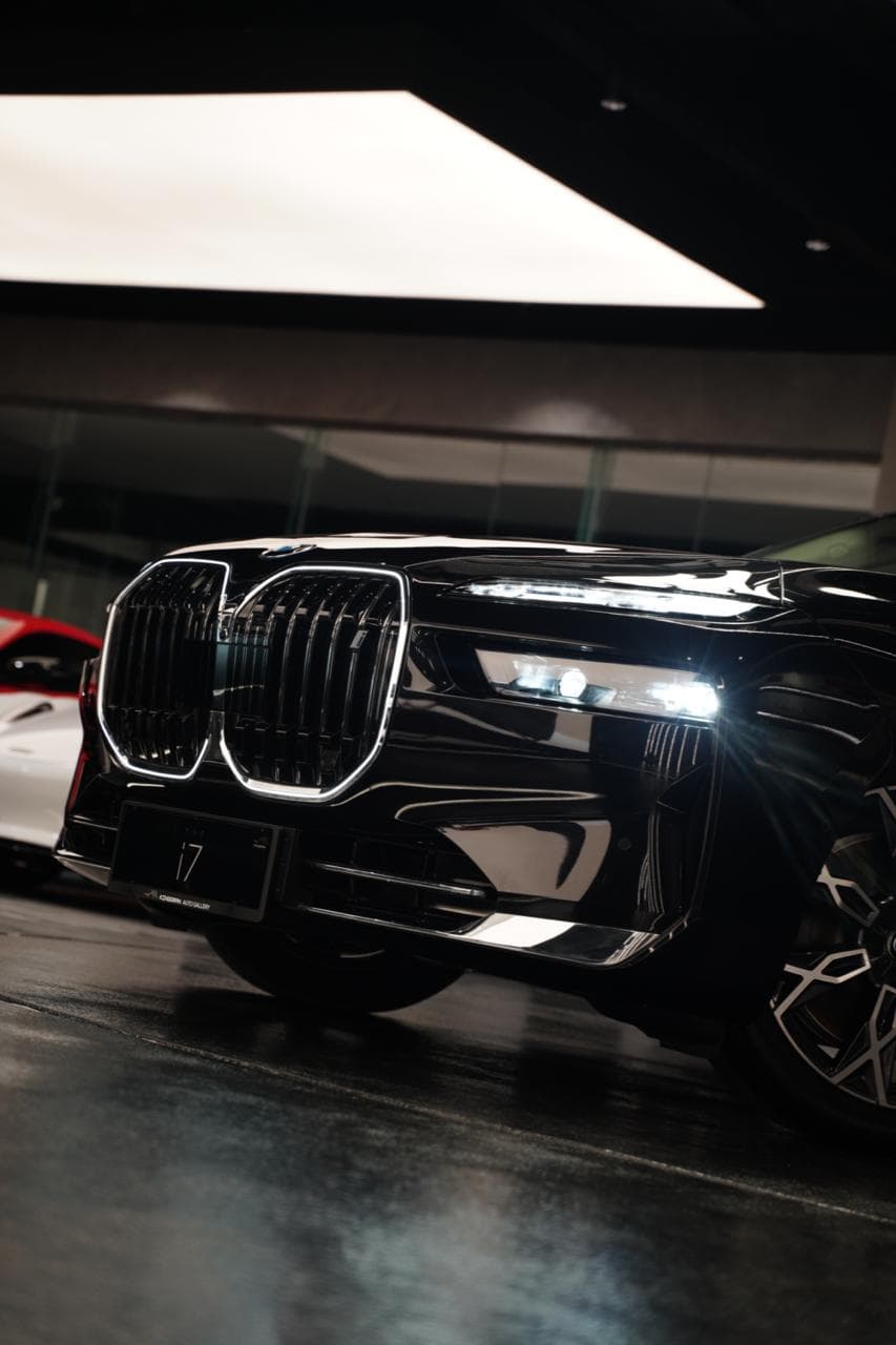 BMW i7 EDRIVE50 — view 7 of 16