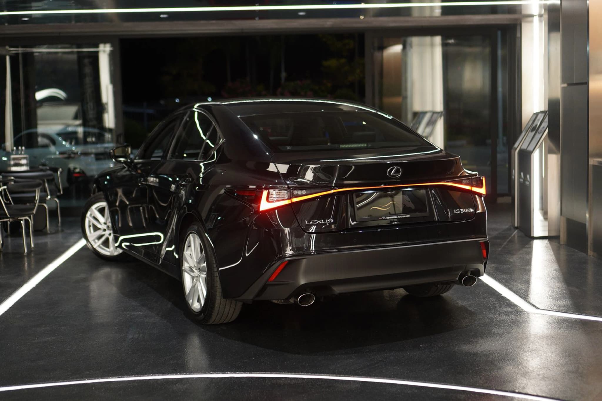 LEXUS IS 300H EXECUTIVE — photo 4 of 4