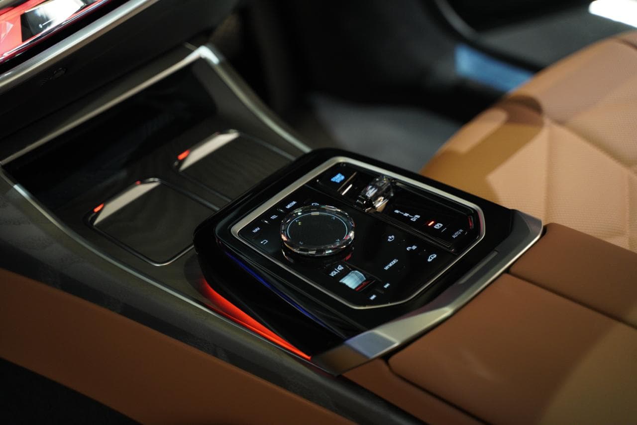 BMW EDRIVE50 PINNACLE — view 10 of 14