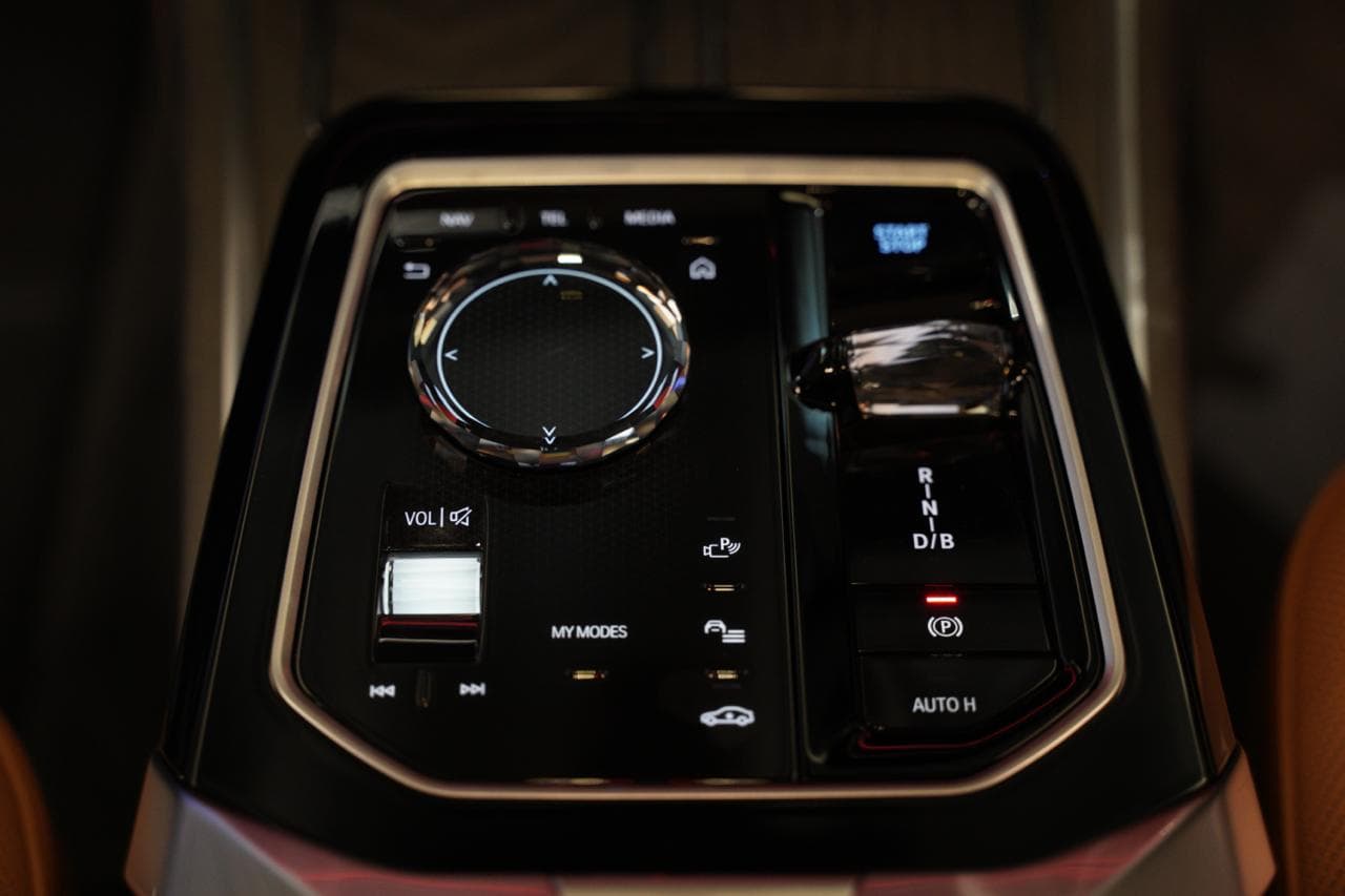 BMW i7 EDRIVE50 — view 13 of 16