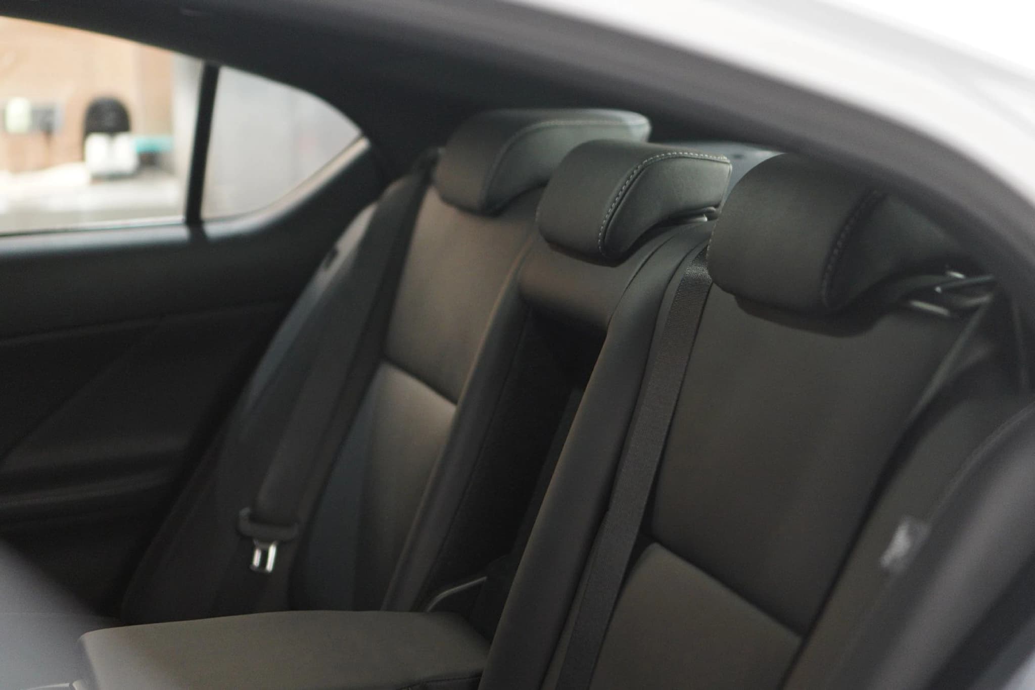 LEXUS IS 300H EXECUTIVE — view 9 of 13