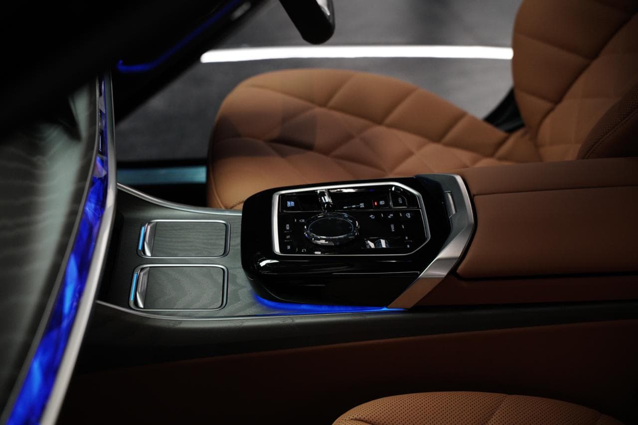 BMW i7 EDRIVE50 — view 9 of 16