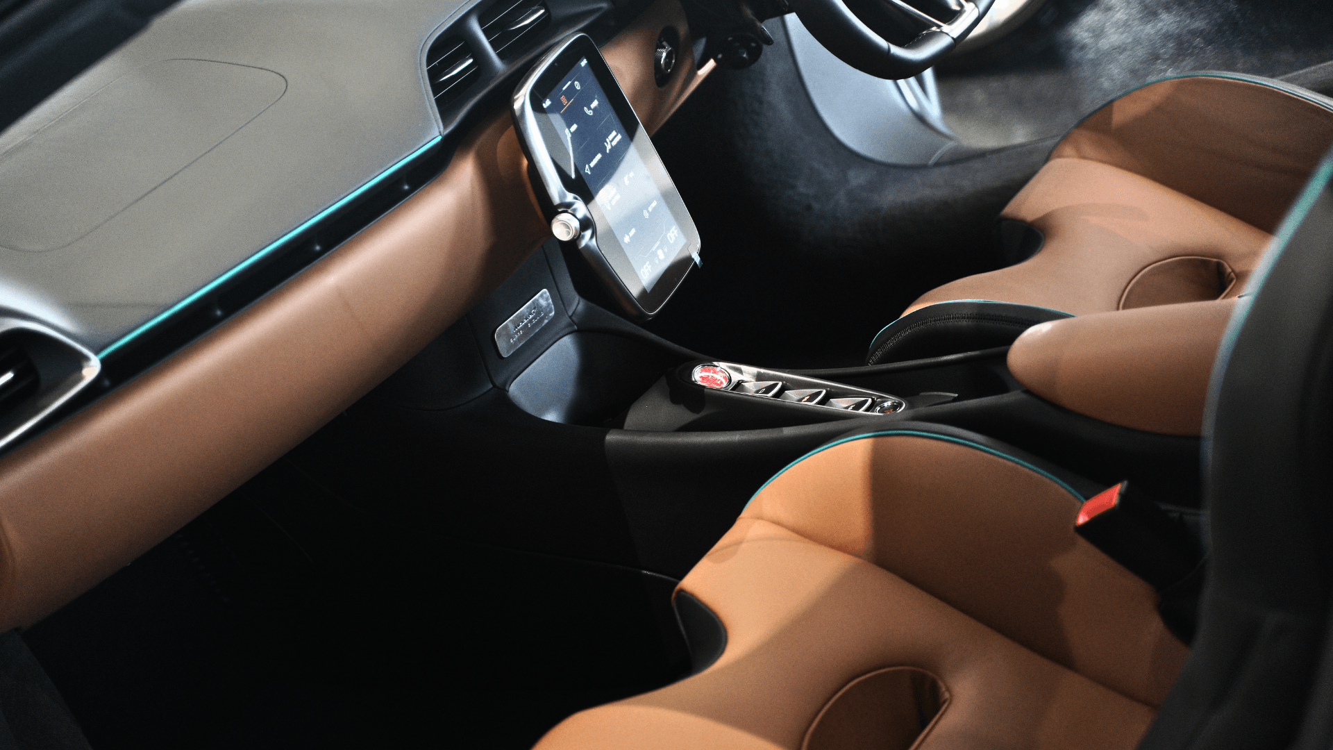 MCLAREN ARTURA — view 19 of 20