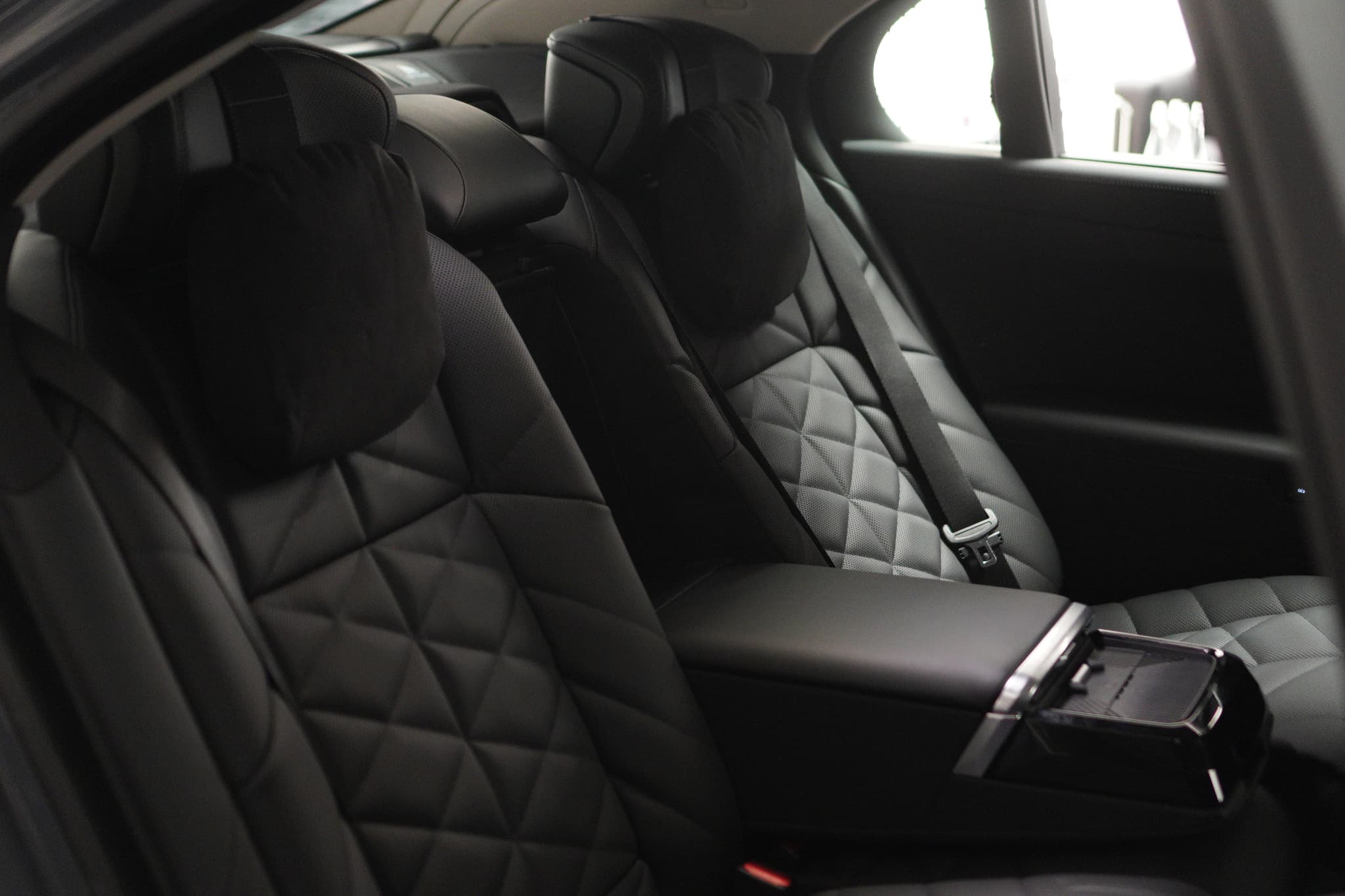 BMW i7 XDRIVE60 — view 8 of 15