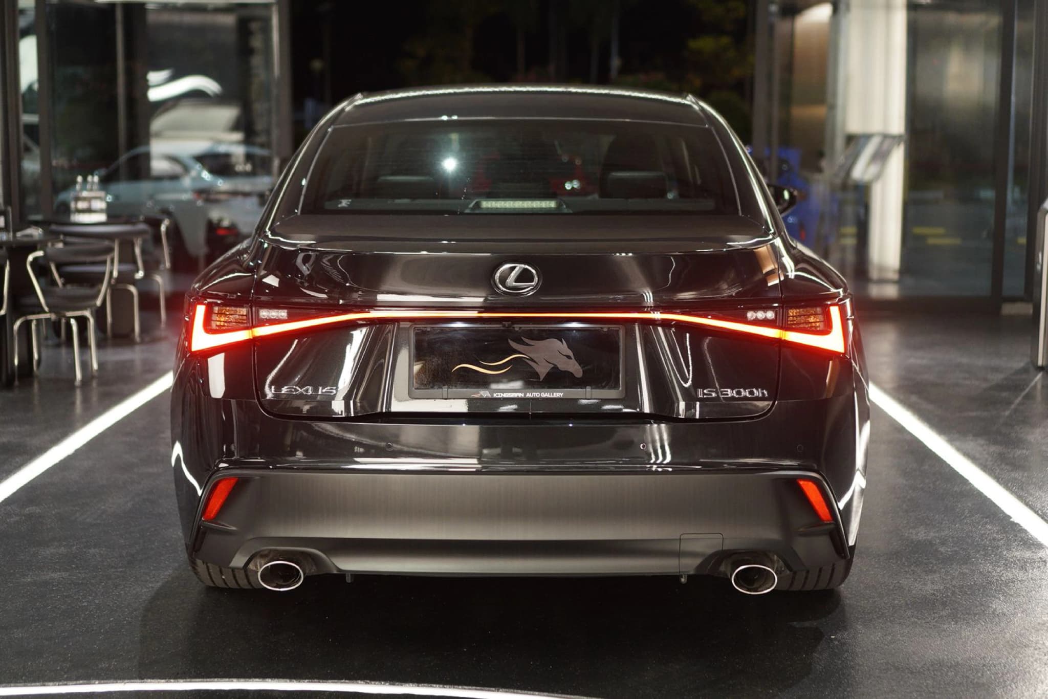 LEXUS IS 300H EXECUTIVE — photo 3 of 4
