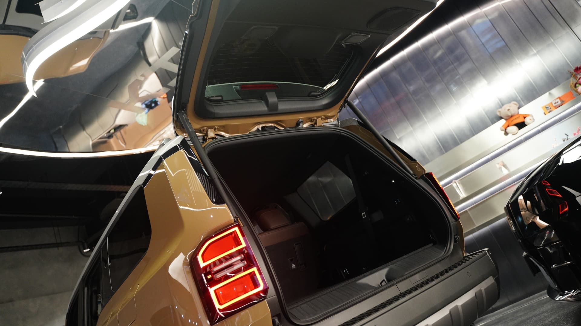 TOYOTA LAND CRUISER 250 ZX — view 5 of 12