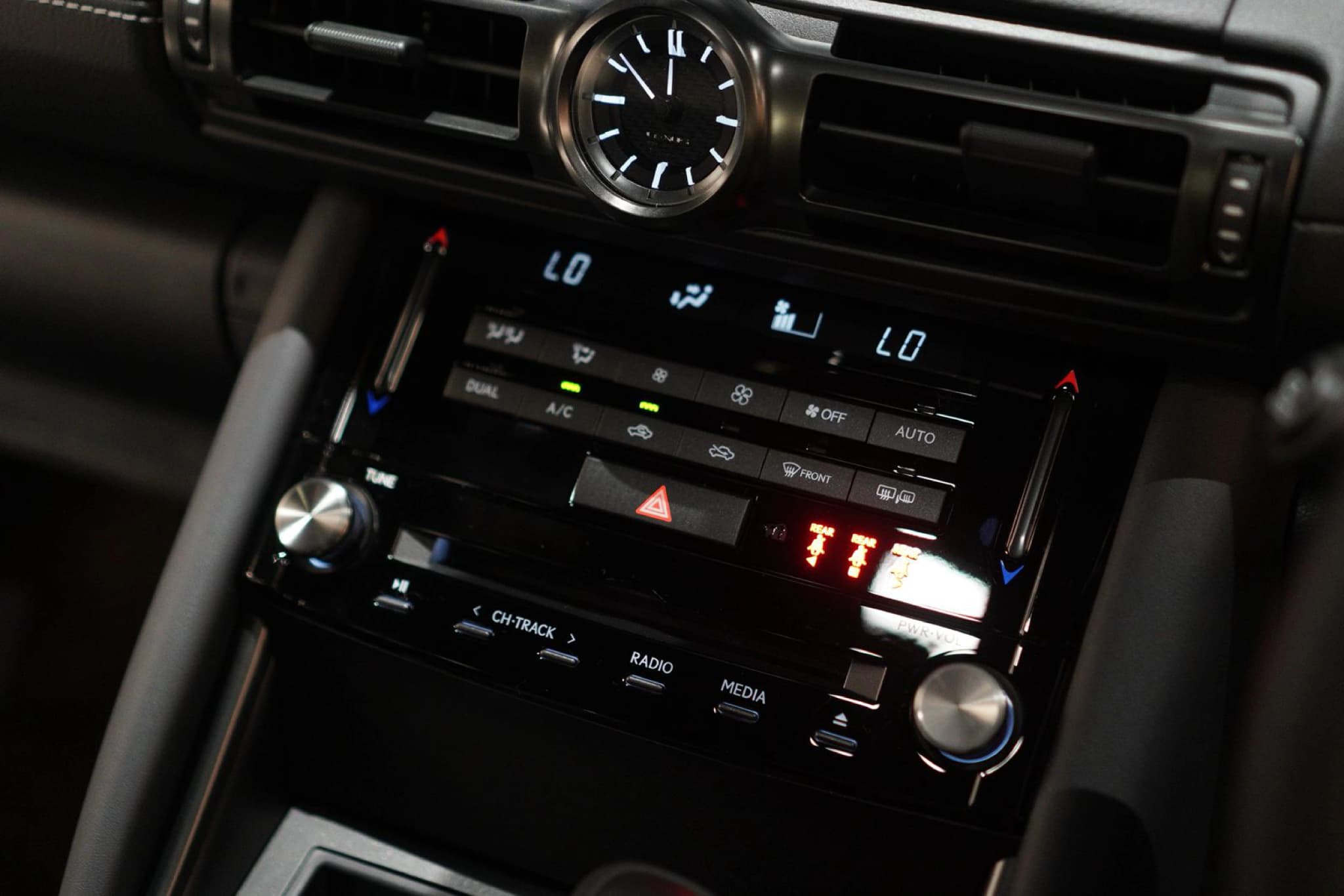 LEXUS IS 300H EXECUTIVE — view 11 of 13
