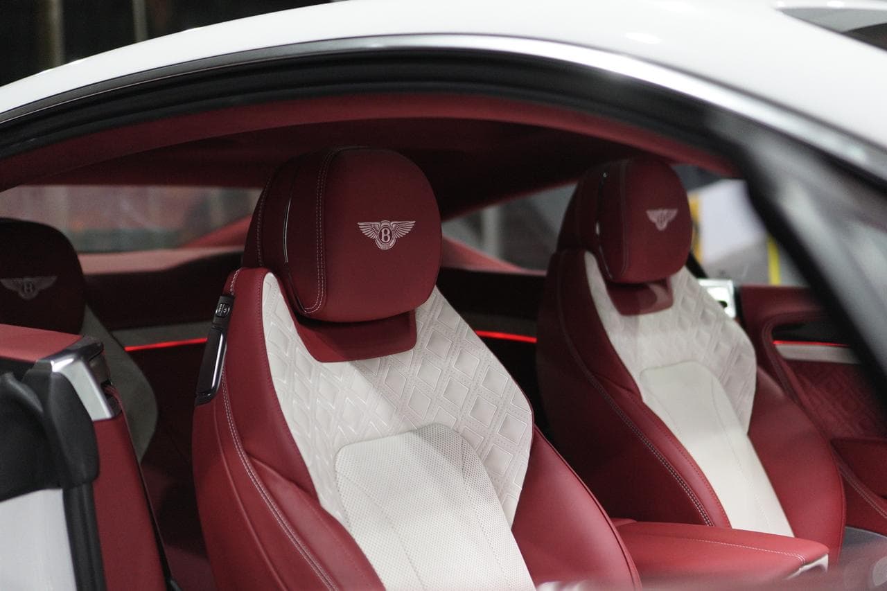 BENTLEY CONTINENTAL GT AZURE V8 — view 10 of 13