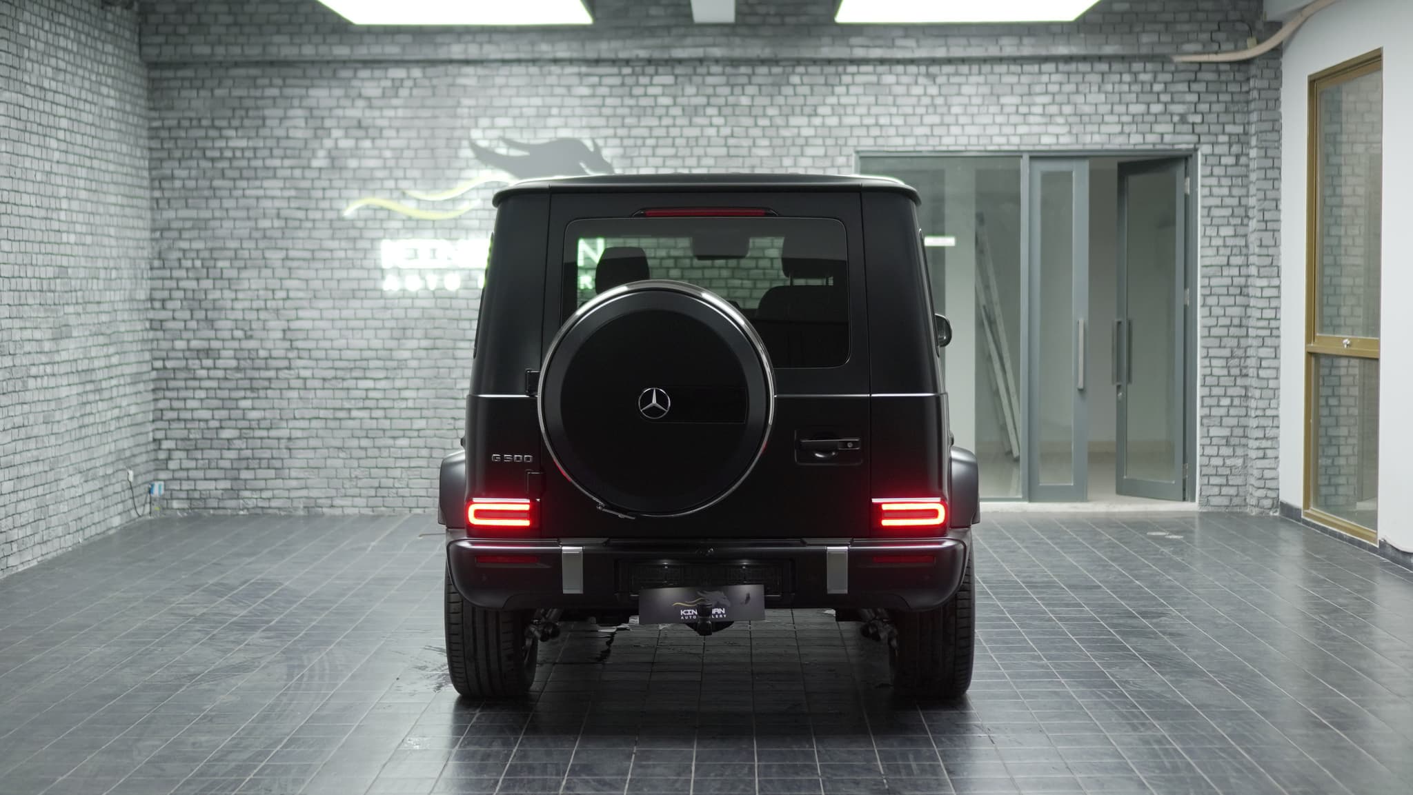 Mercedes G500 — view 9 of 13