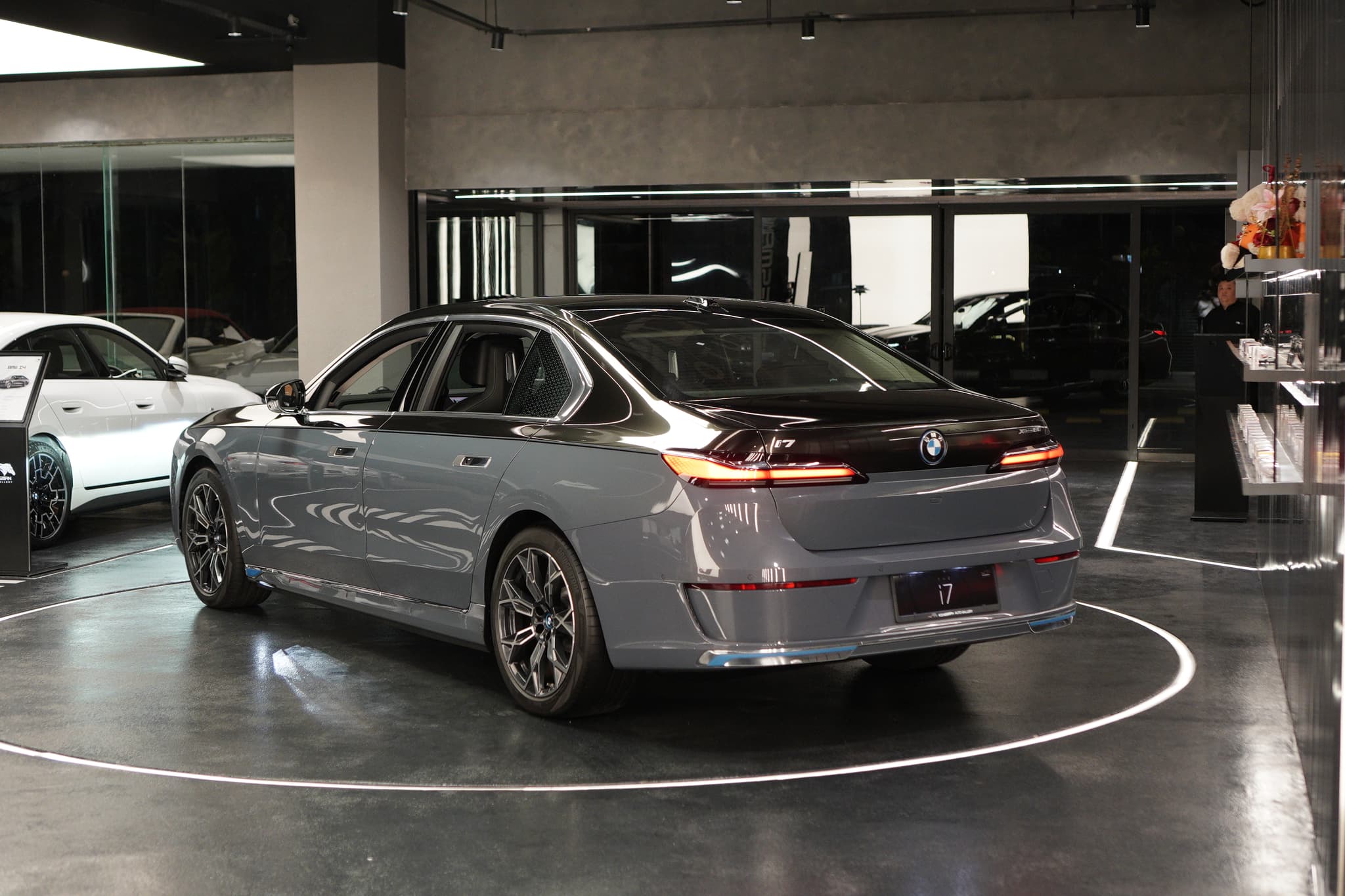 BMW i7 XDRIVE60 — view 7 of 7
