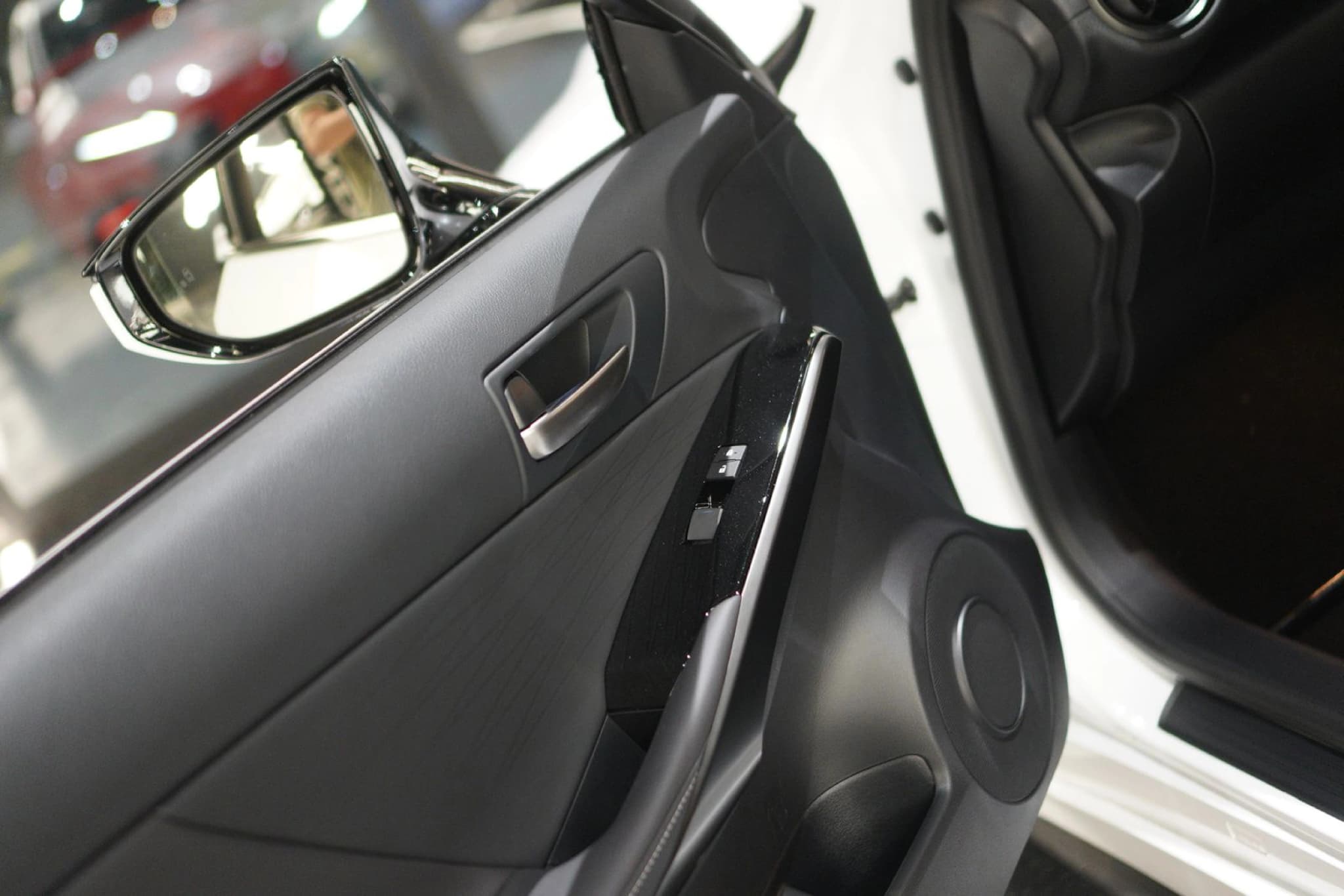 LEXUS IS 300H EXECUTIVE — view 10 of 13