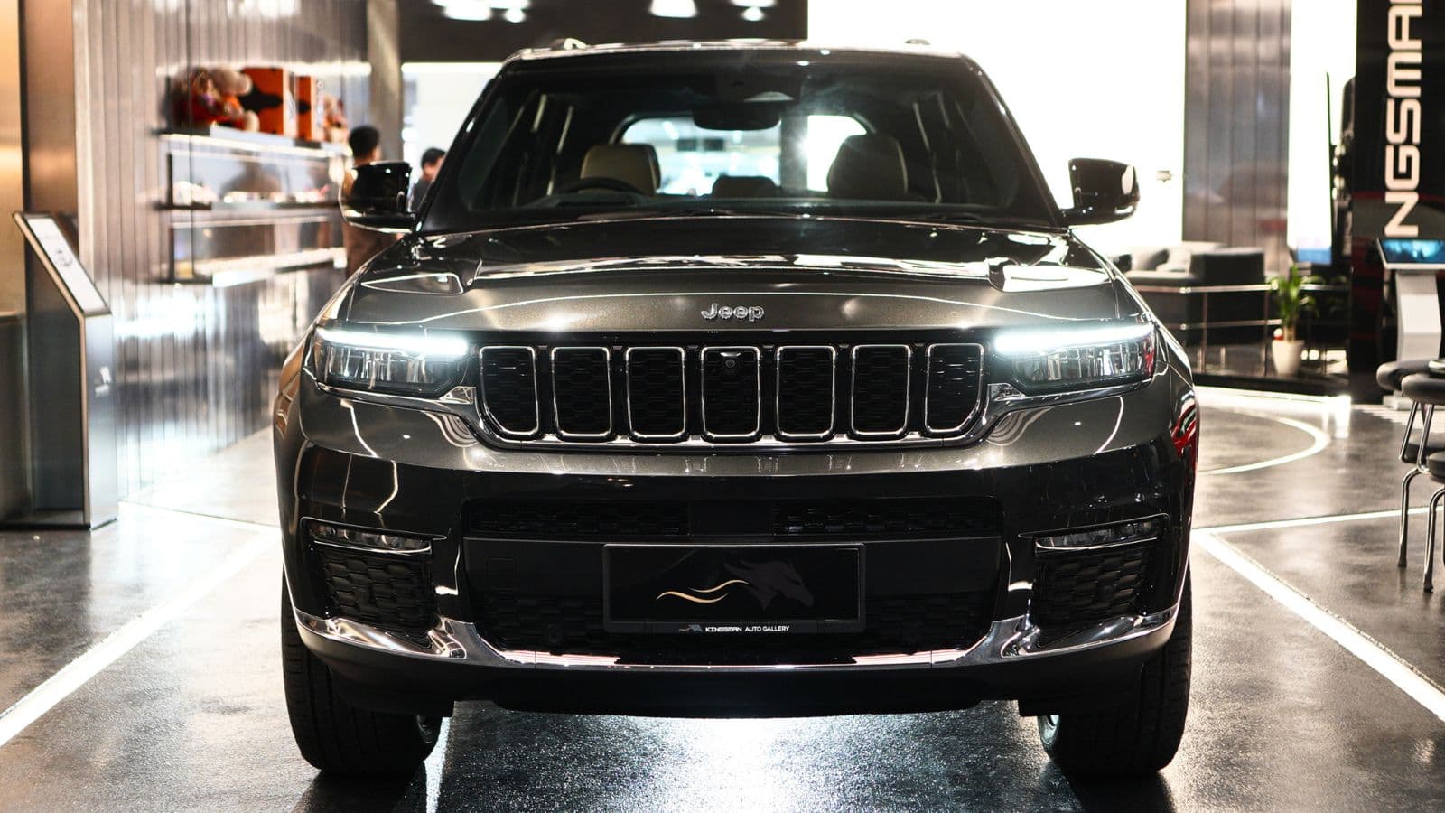 JEEP GRAND CHEROKEE 2.0T — photo 2 of 4