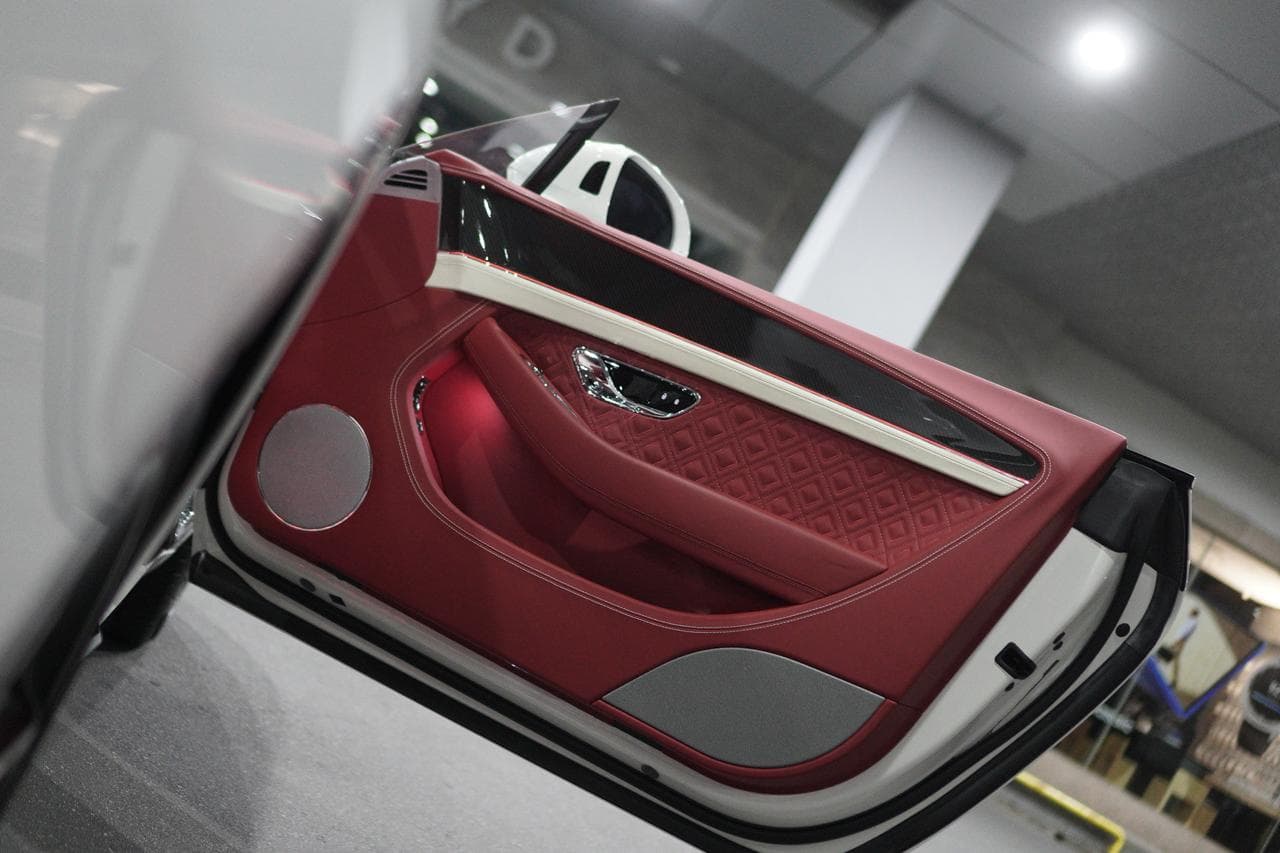 BENTLEY CONTINENTAL GT AZURE V8 — view 9 of 13