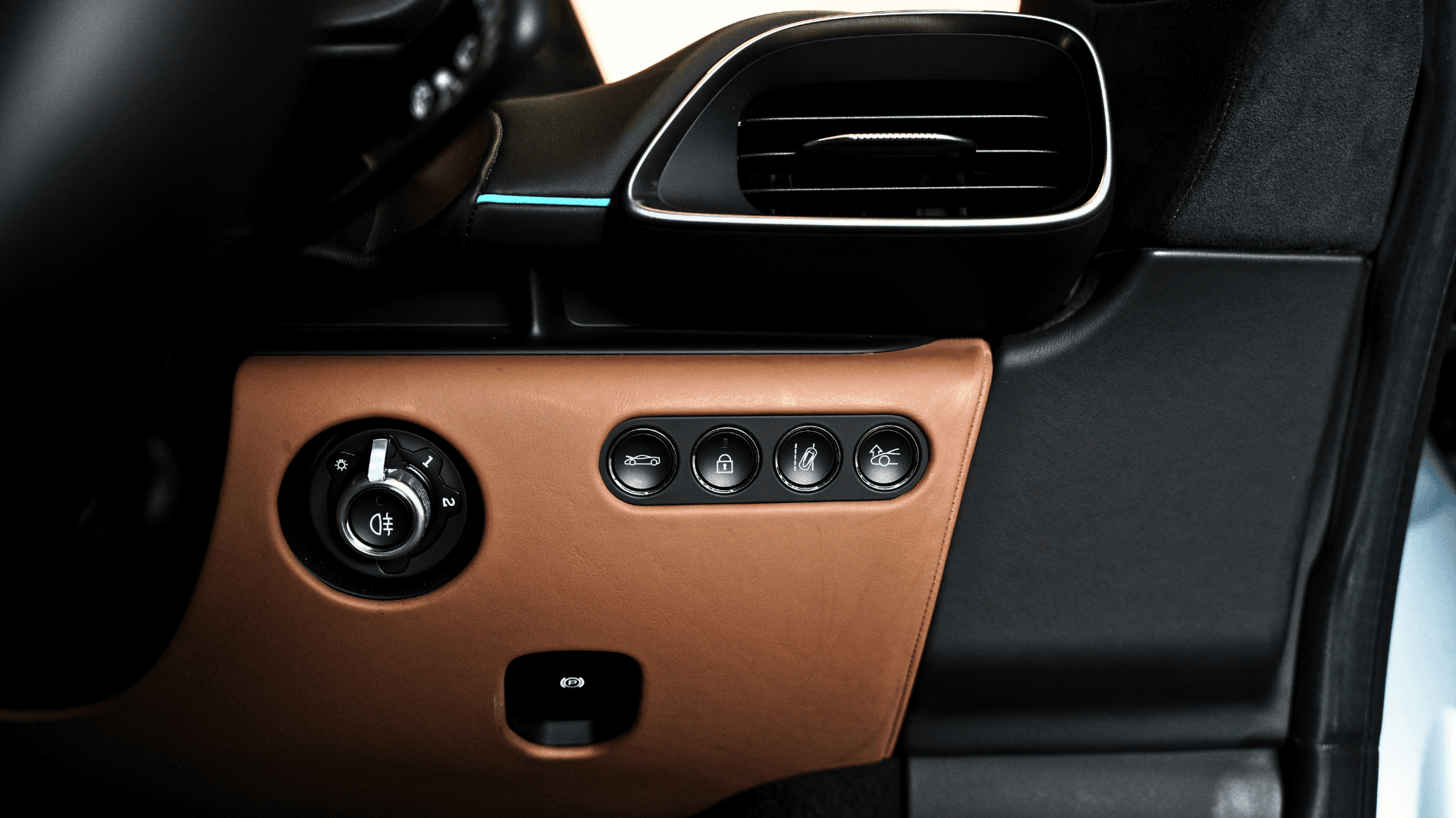 MCLAREN ARTURA — view 14 of 20
