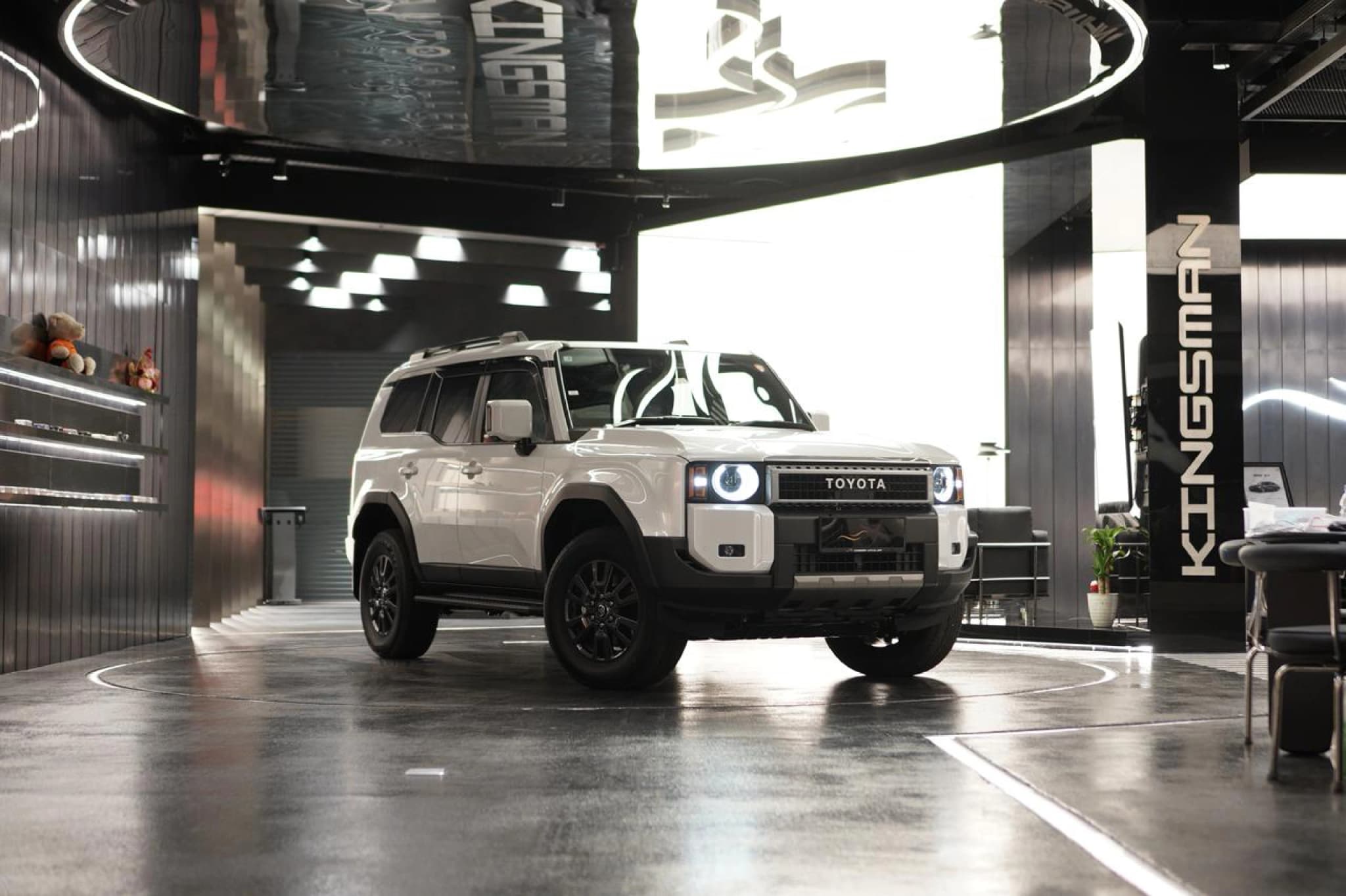 TOYOTA LAND CRUISER 250 VX — view 10 of 13