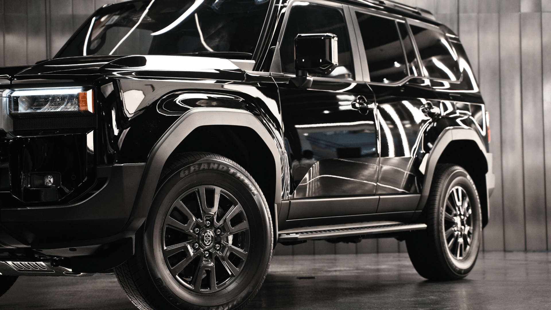 Land Cruiser Prado 250 VX Japan Spec — view 7 of 28