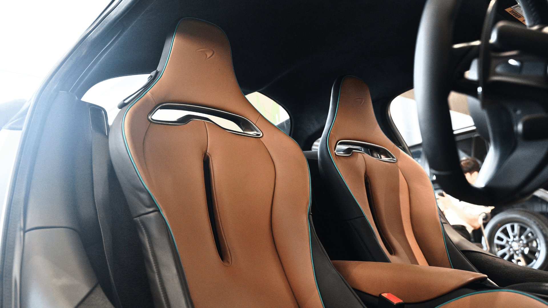 MCLAREN ARTURA — view 7 of 20