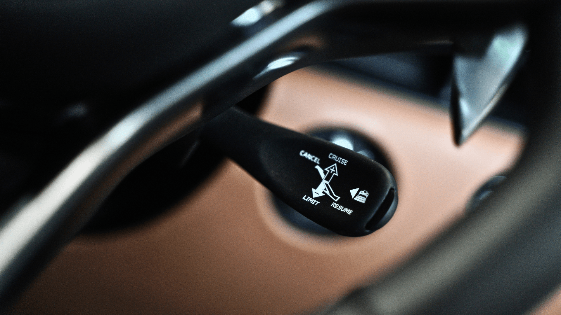 MCLAREN ARTURA — view 16 of 20