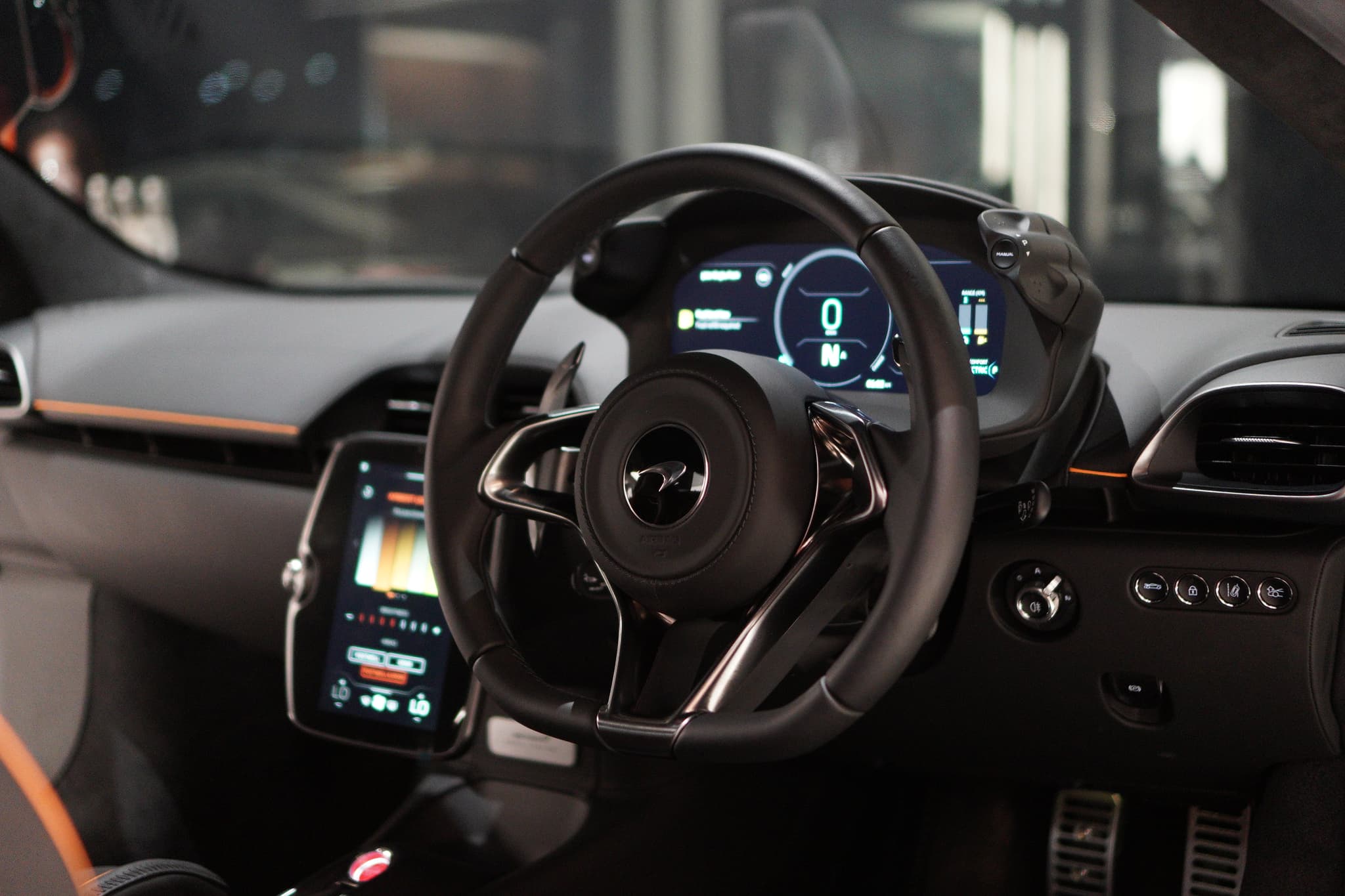 MCLAREN ARTURA — view 5 of 7