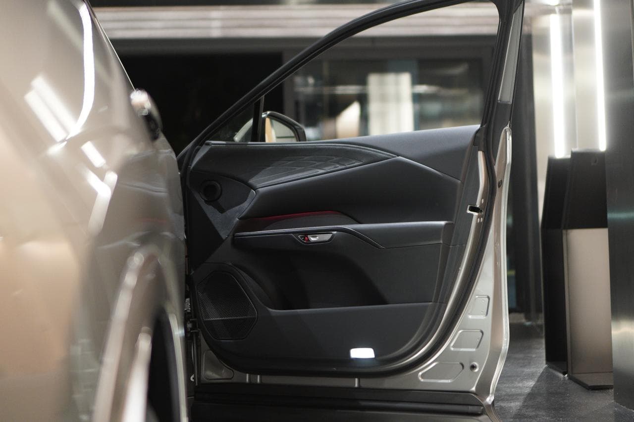 LEXUS RX350H LUXURY — view 13 of 17
