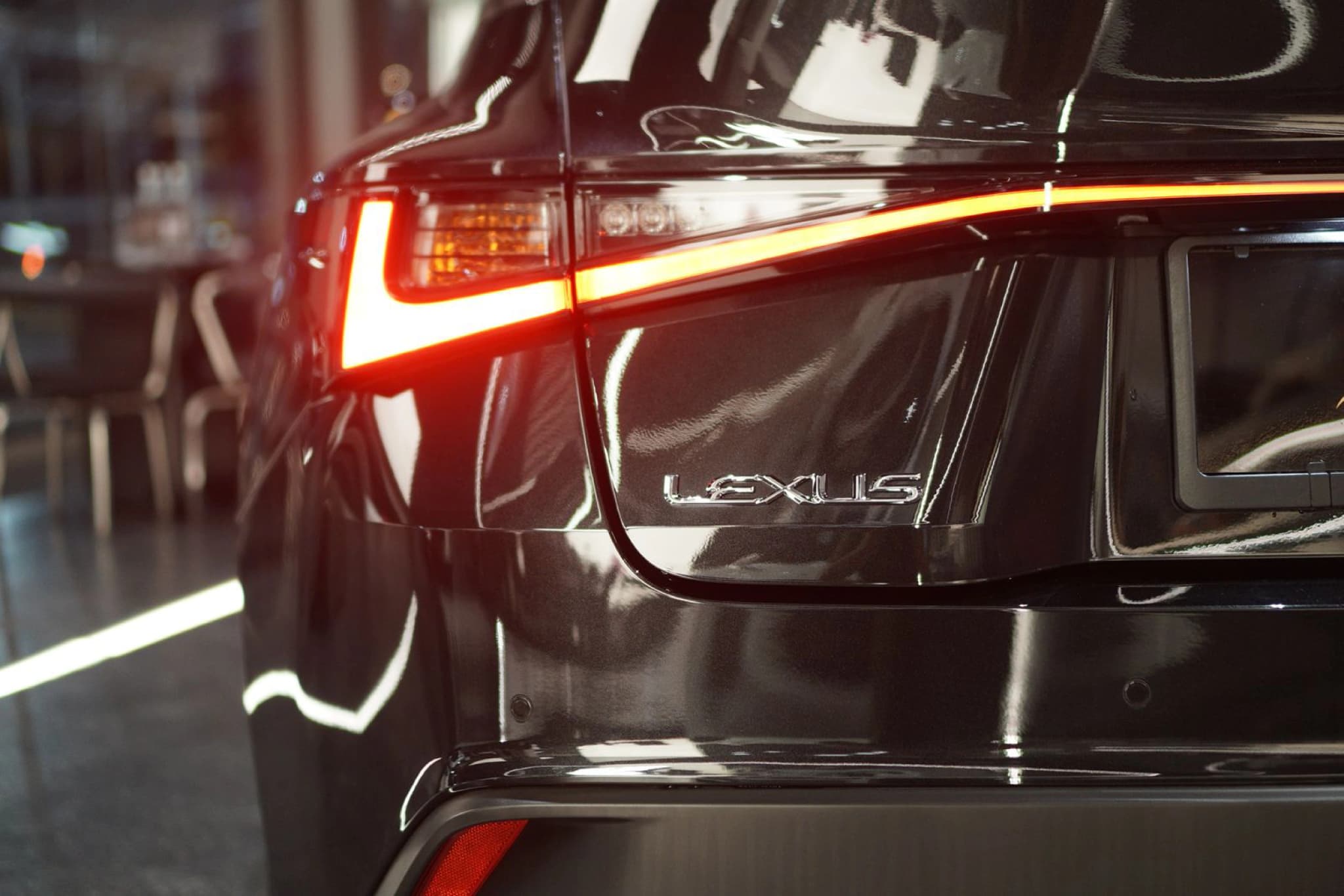 LEXUS IS 300H EXECUTIVE — view 5 of 13