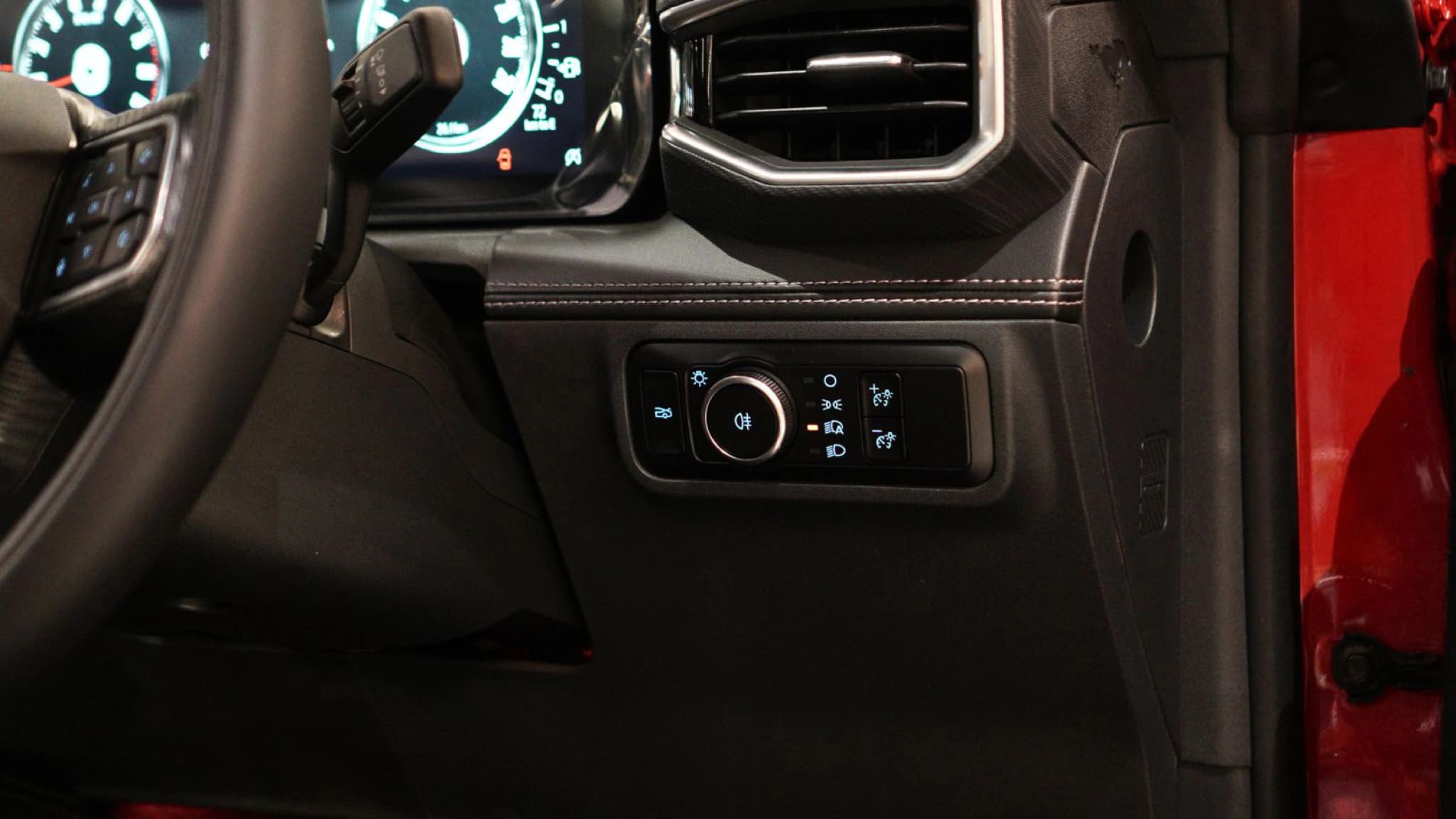 FORD MUSTANG 5.0 GT COUPE — view 12 of 18