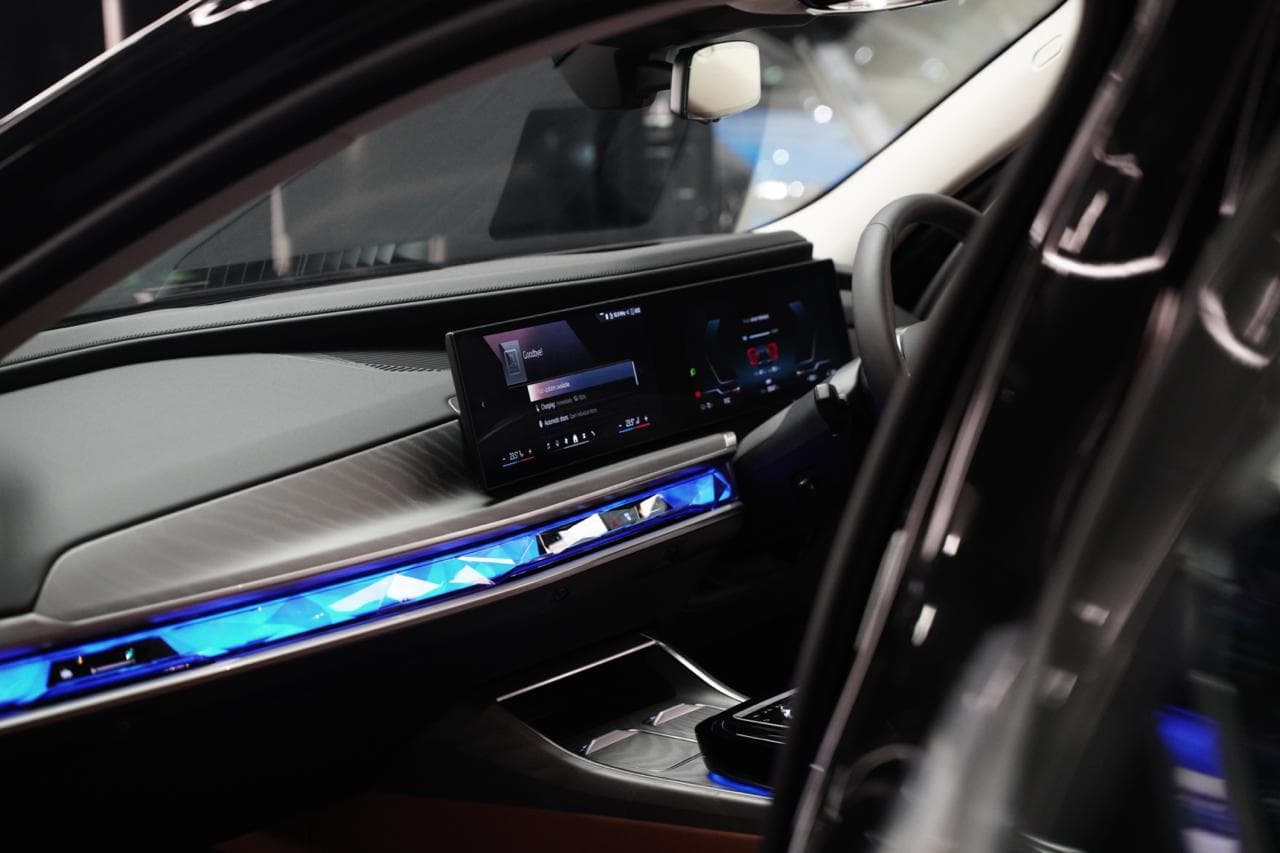 BMW EDRIVE50 PINNACLE — view 6 of 14
