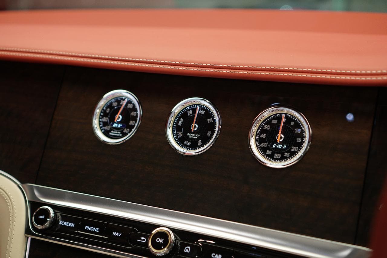 BENTLEY CONTINENTAL GT CONVERTIBLE AZURE V8 — photo 4 of 4