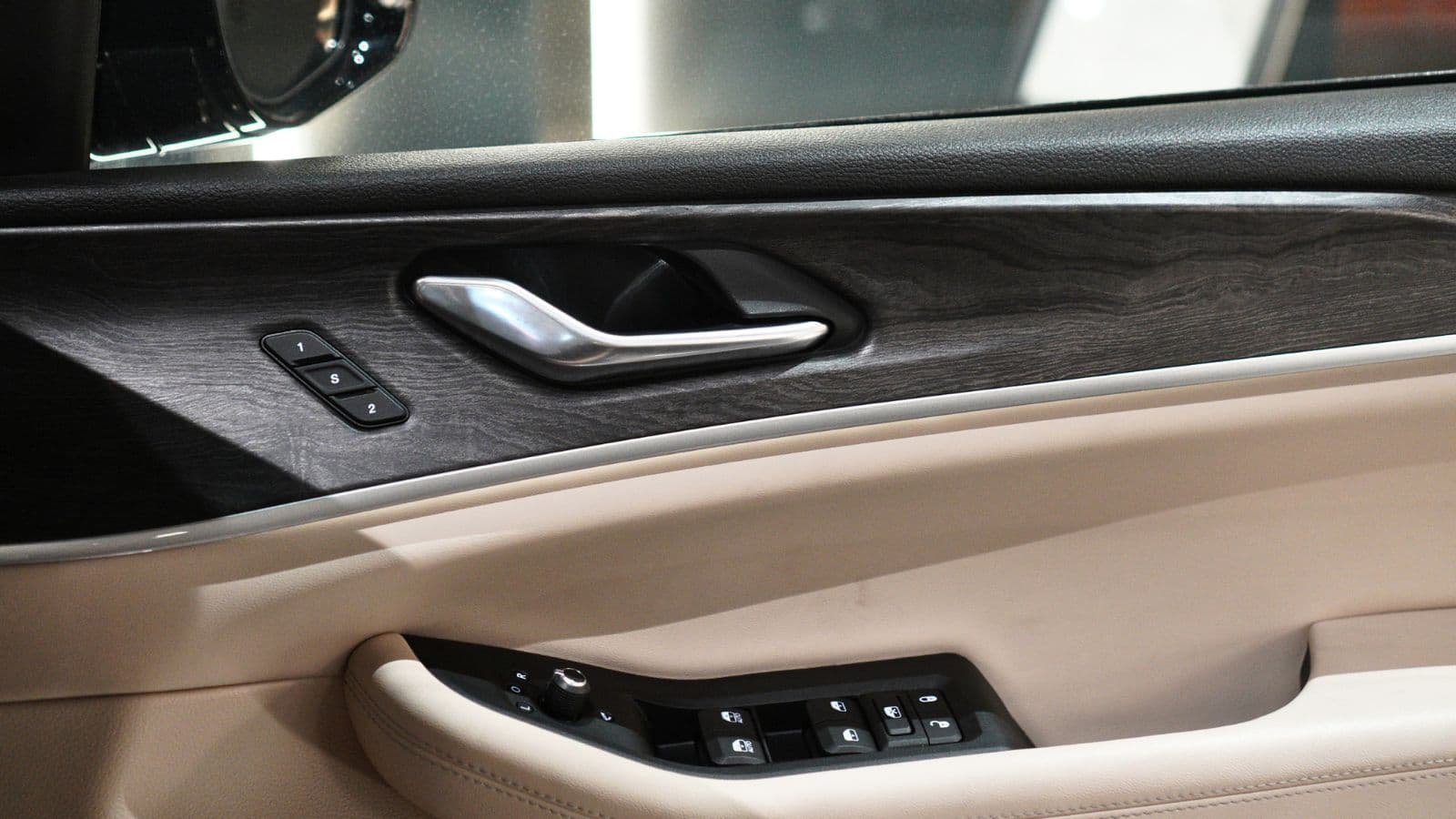 JEEP GRAND CHEROKEE 2.0T — view 9 of 25