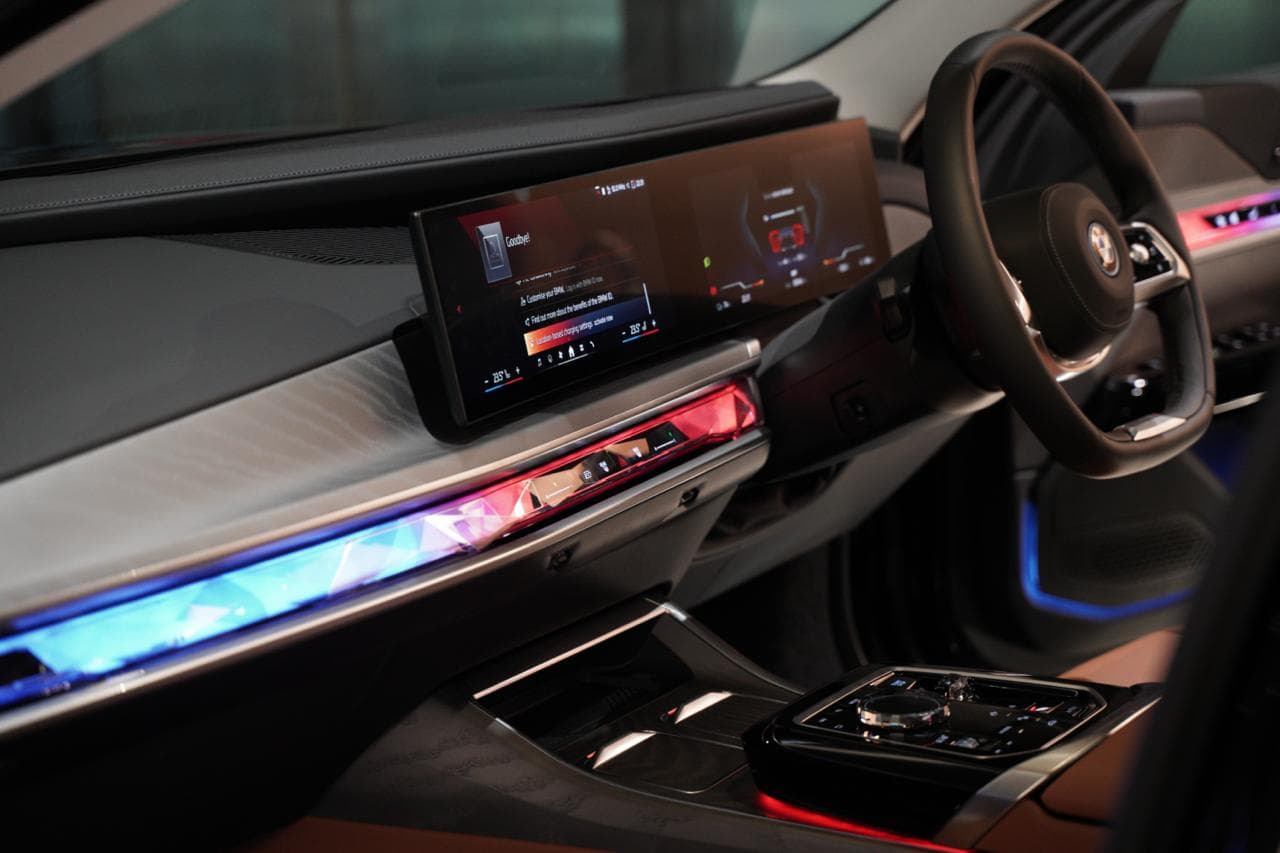 BMW EDRIVE50 PINNACLE — view 8 of 14