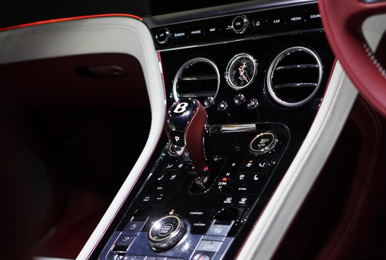 BENTLEY CONTINENTAL GT AZURE V8 — view 7 of 13