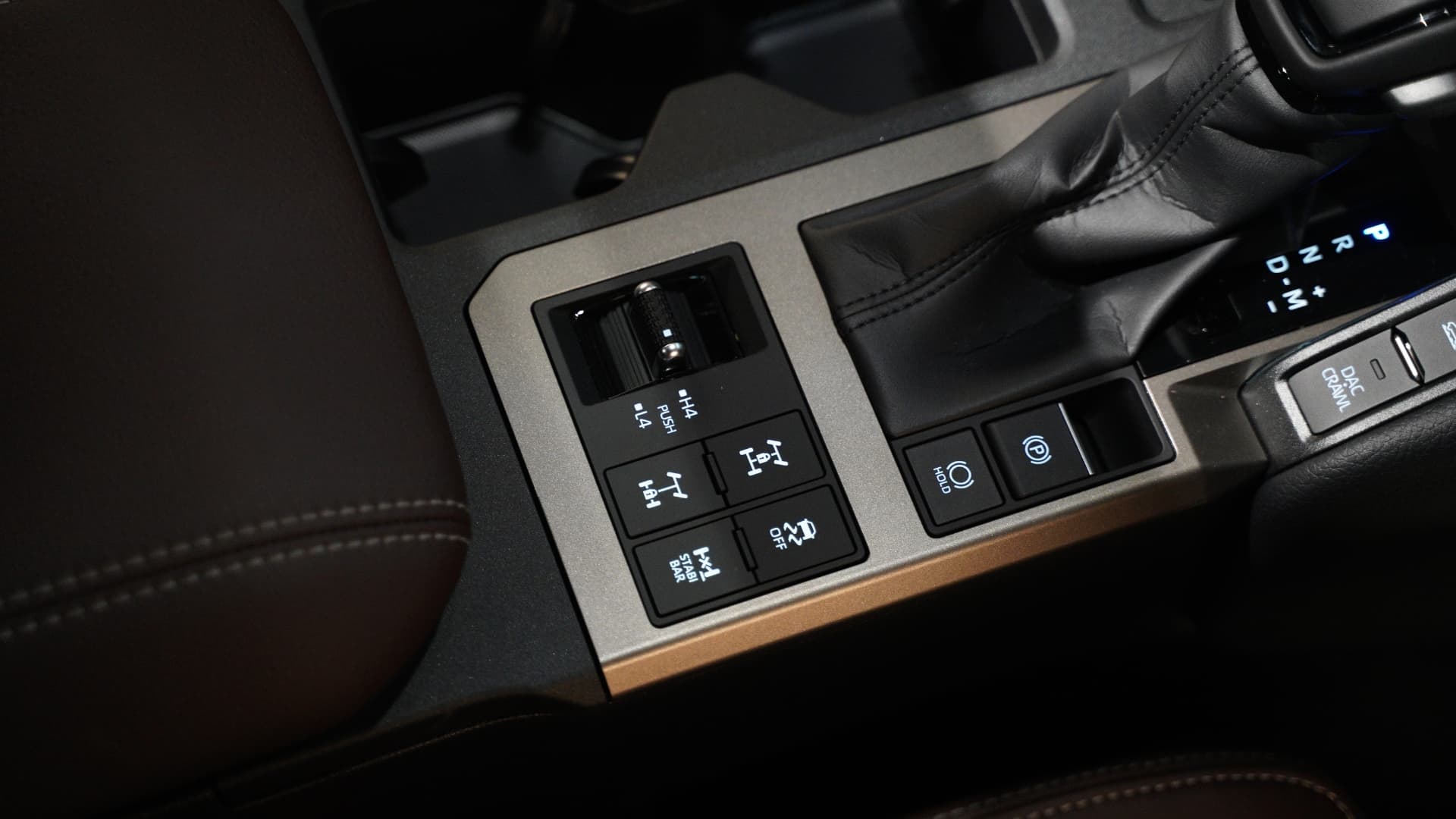 TOYOTA LAND CRUISER 250 ZX — view 8 of 12