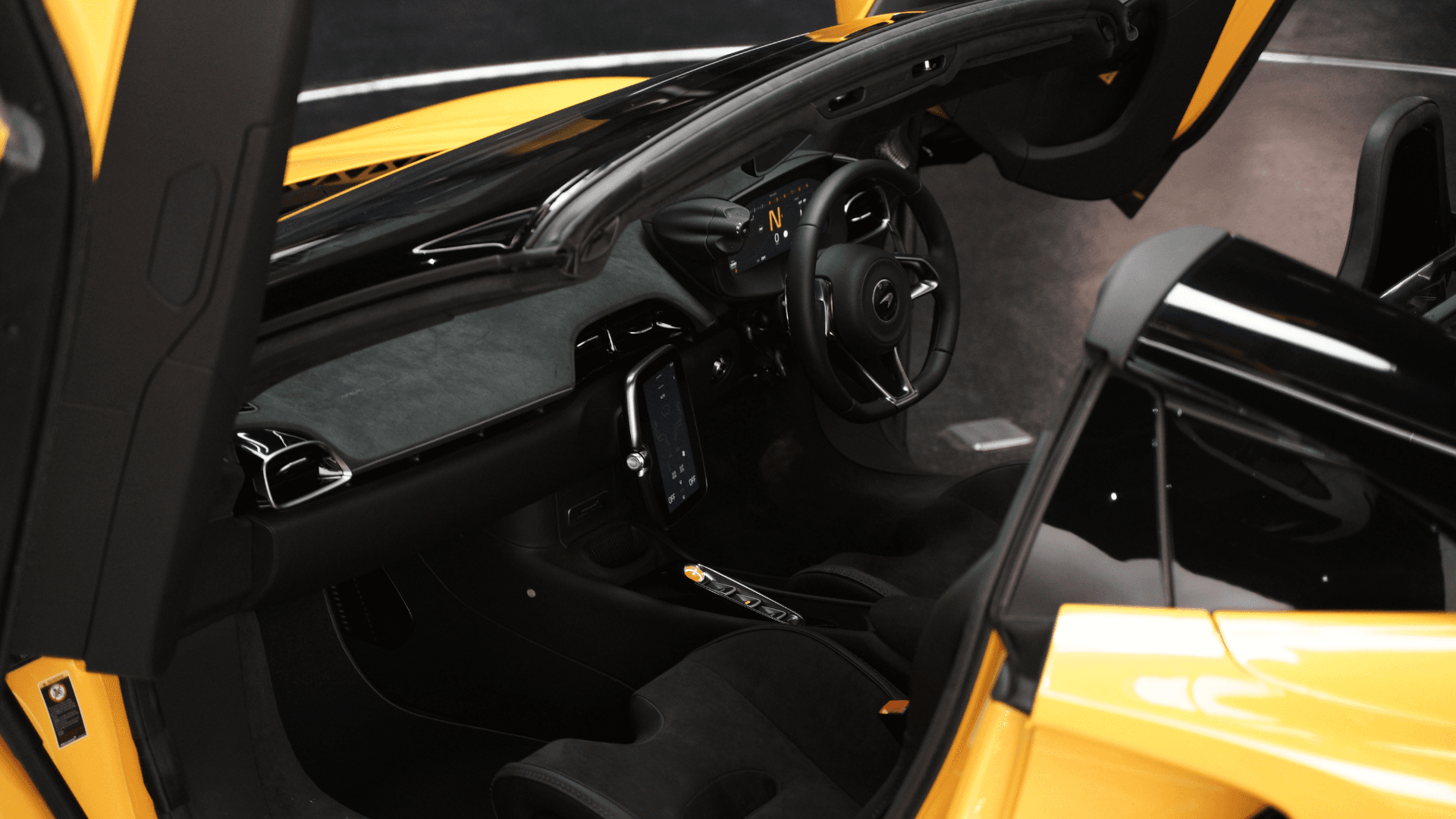MCLAREN ARTURA SPIDER — view 7 of 20