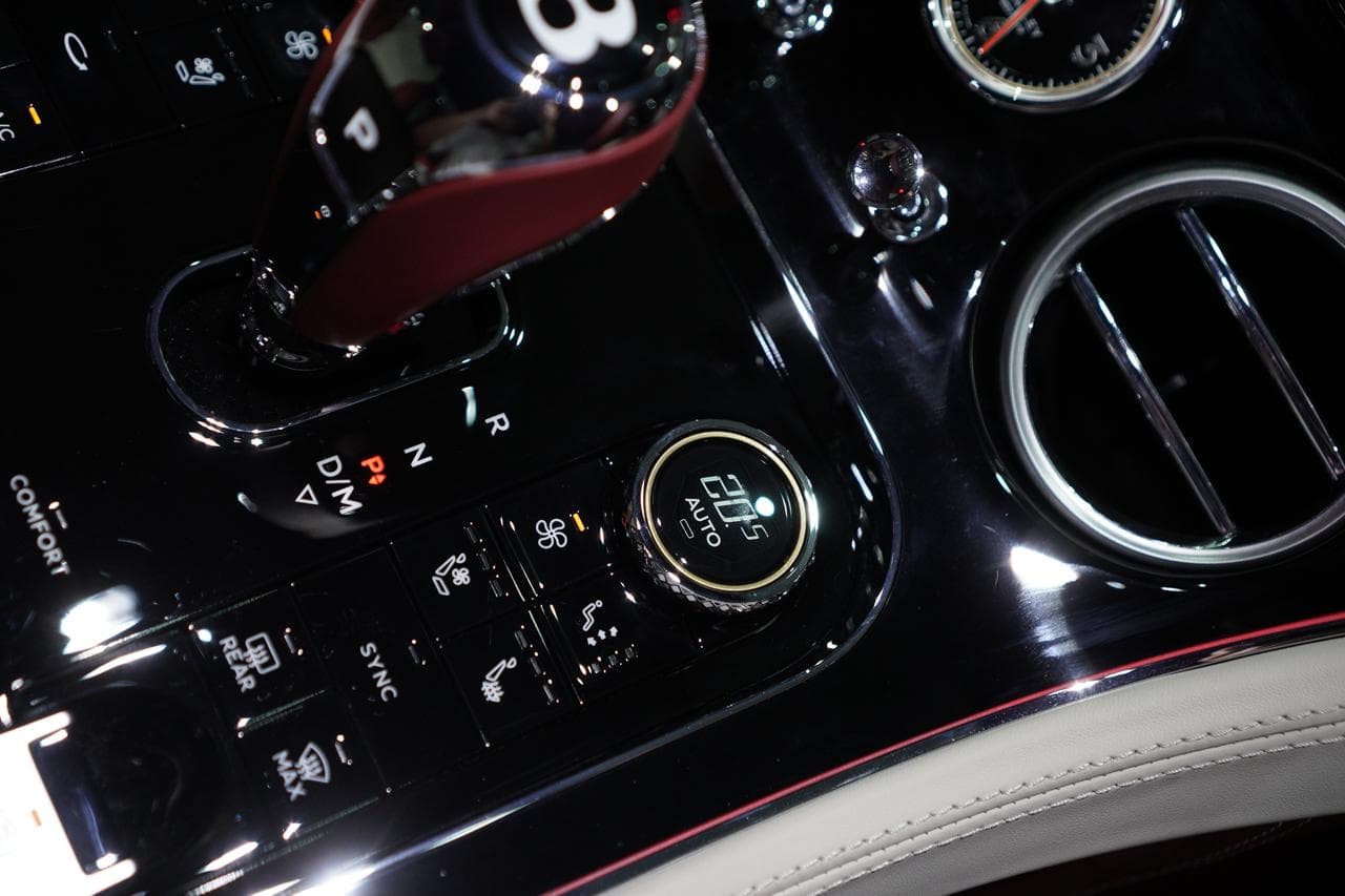 BENTLEY CONTINENTAL GT AZURE V8 — view 12 of 13