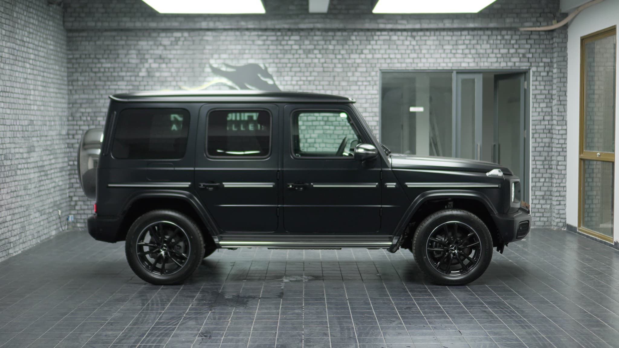 Mercedes G500 — view 8 of 13