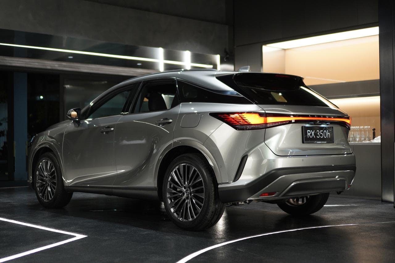 LEXUS RX350H LUXURY — view 17 of 17