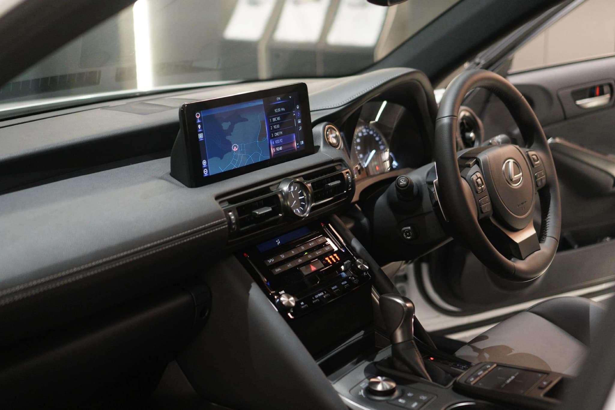 LEXUS IS 300H EXECUTIVE — view 11 of 13