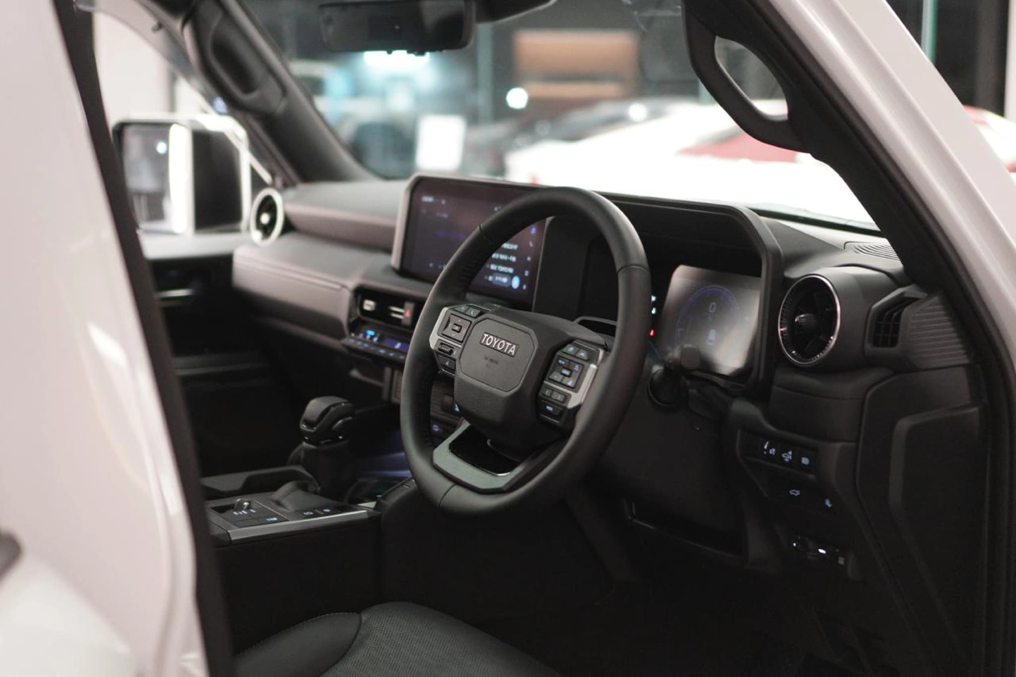 TOYOTA LAND CRUISER 250 VX — view 11 of 13
