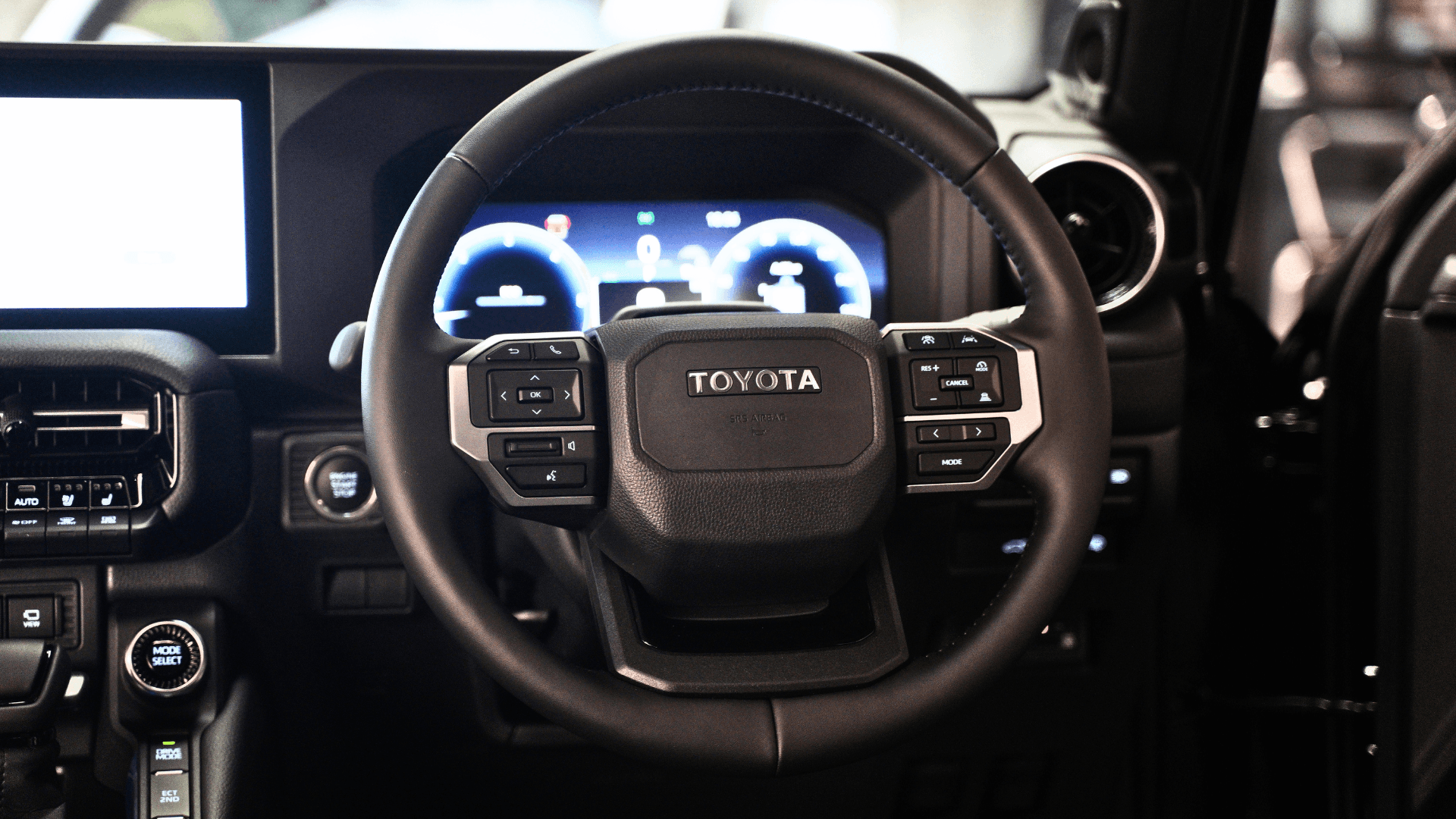 Land Cruiser Prado 250 VX Japan Spec — view 17 of 28