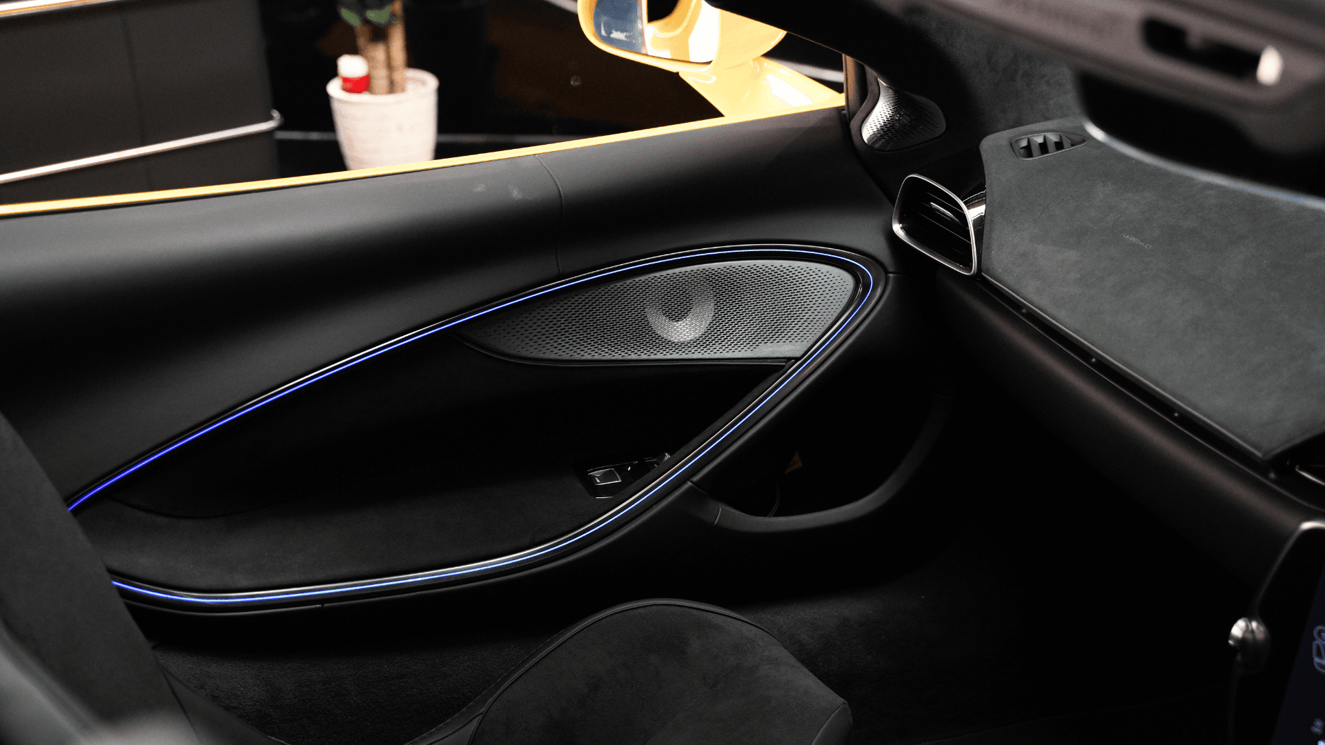 MCLAREN ARTURA SPIDER — view 17 of 20