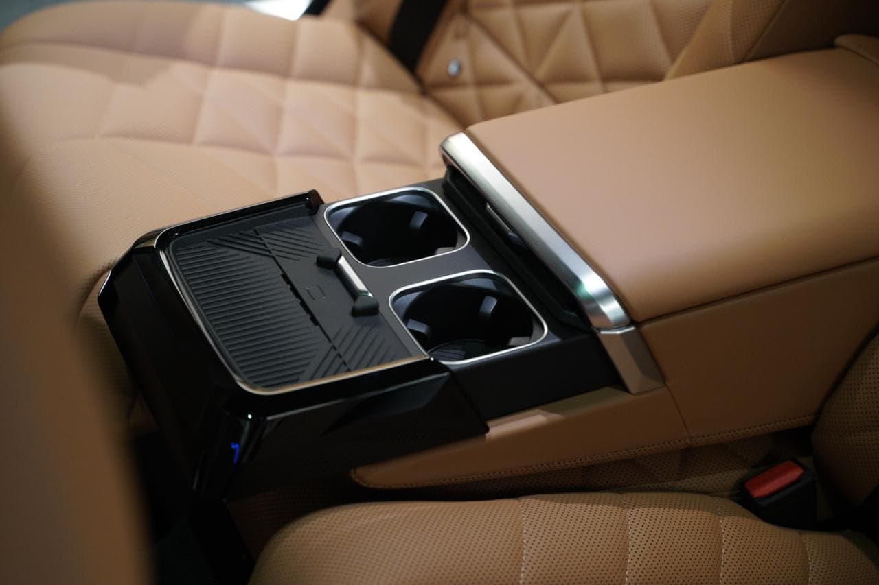 BMW EDRIVE50 PINNACLE — view 9 of 14