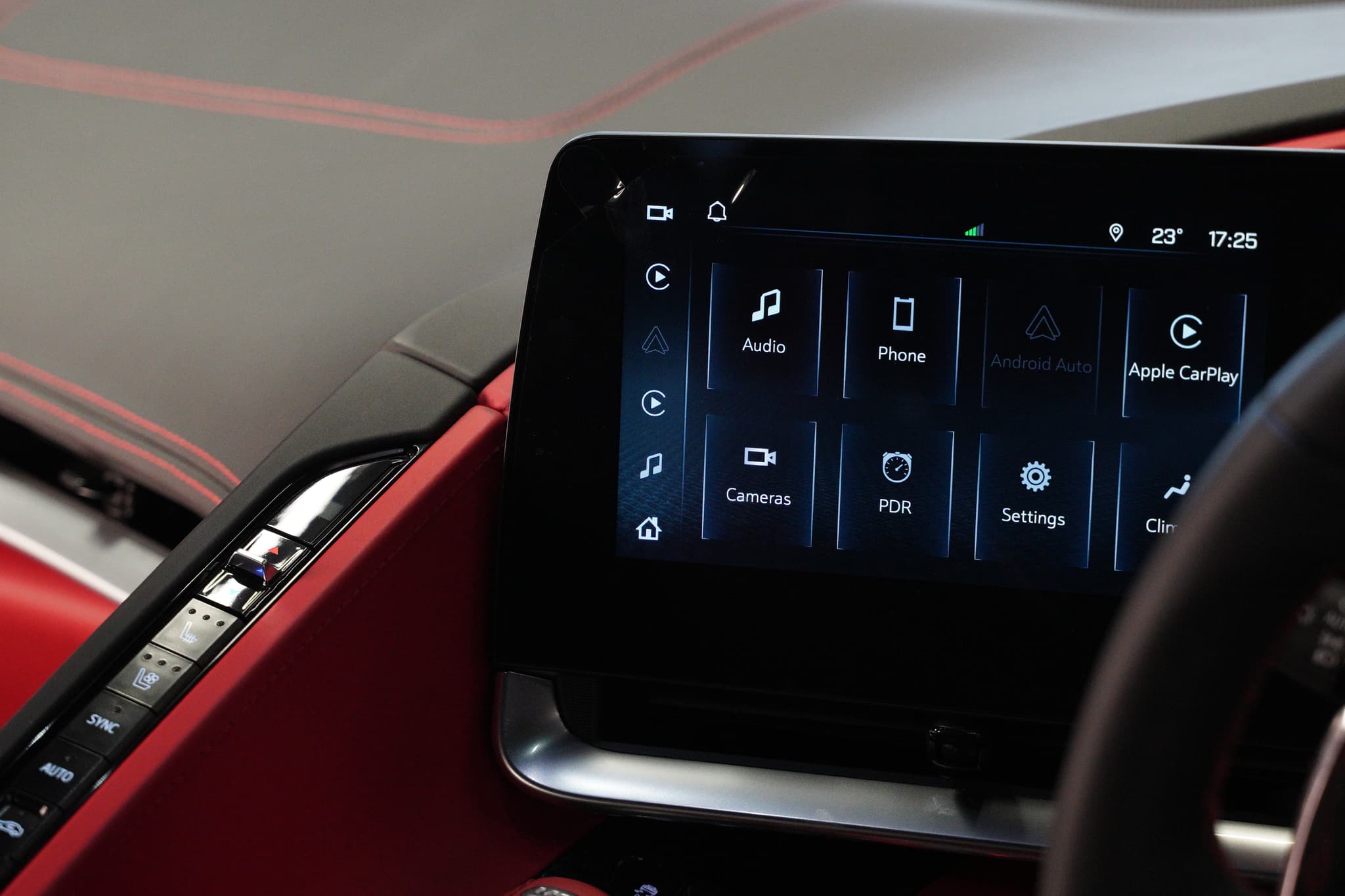 CHEVROLET CORVETTE STINGRAY — view 10 of 12