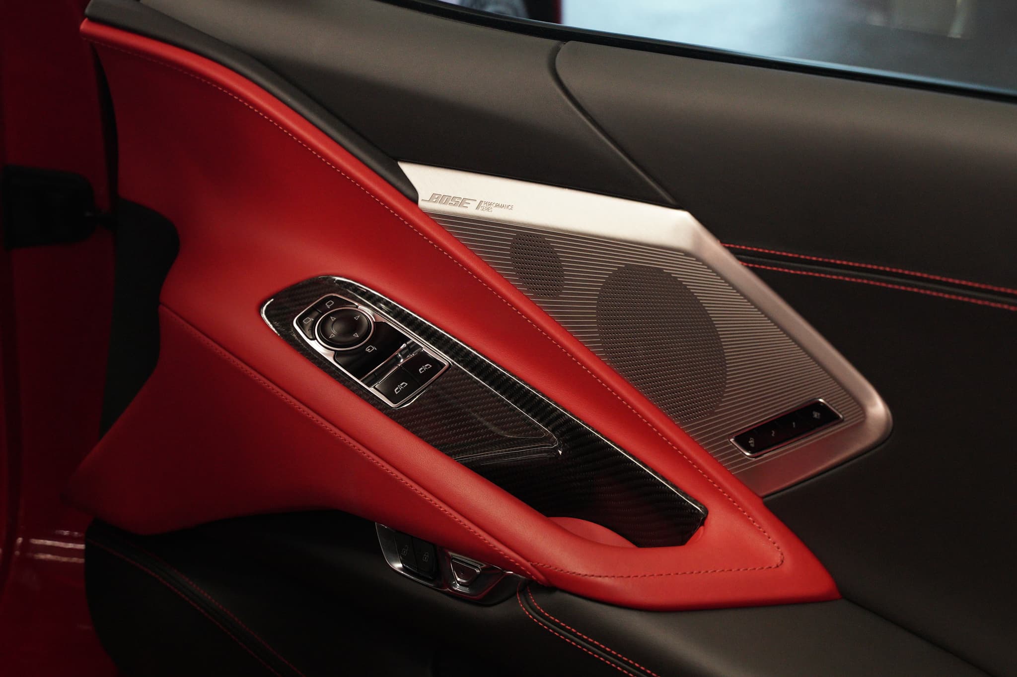 CHEVROLET CORVETTE STINGRAY — view 8 of 12