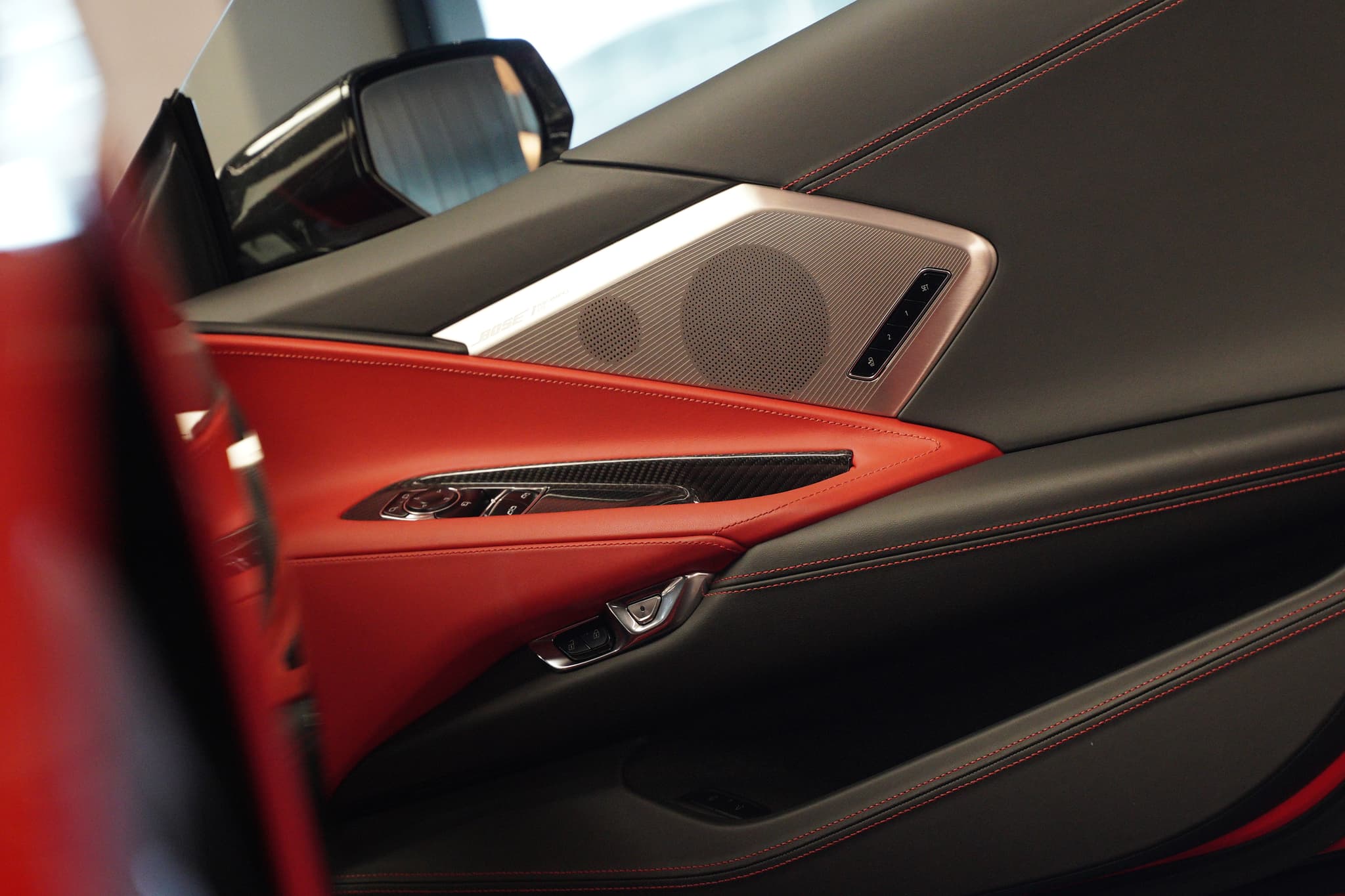 CHEVROLET CORVETTE STINGRAY — view 6 of 12