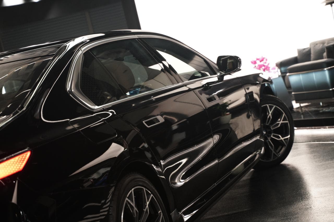 BMW i7 EDRIVE50 — view 4 of 16