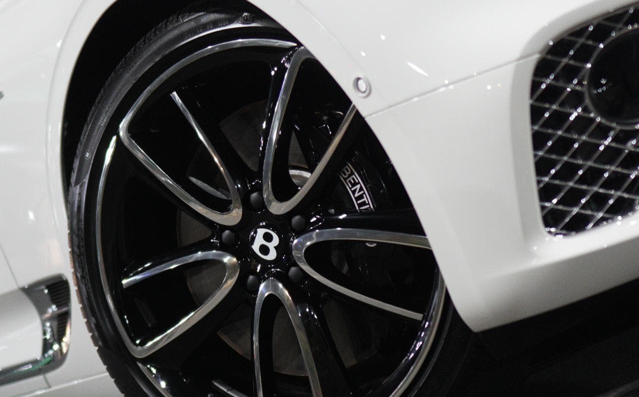 BENTLEY CONTINENTAL GT AZURE V8 — view 5 of 13