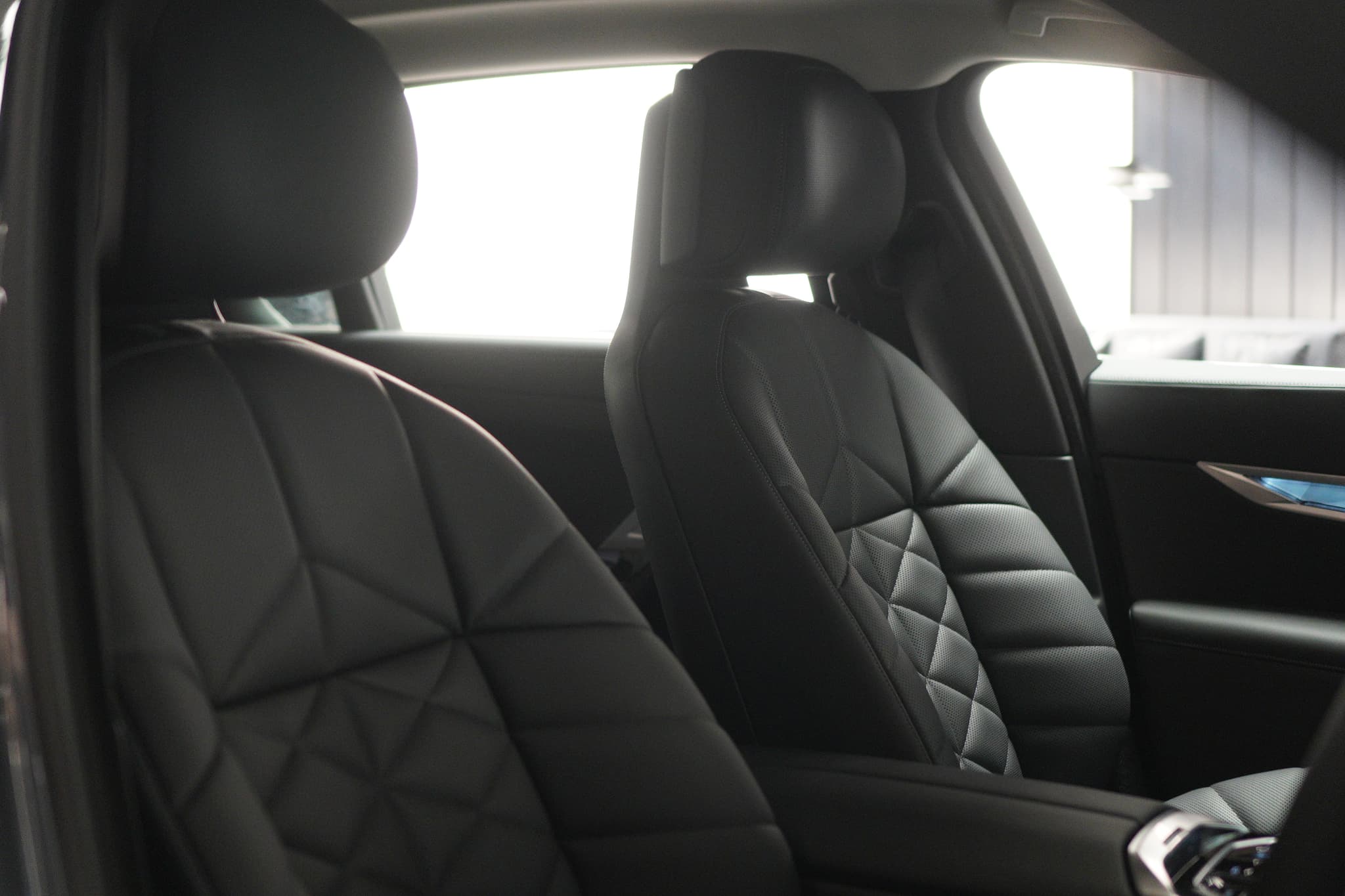 BMW i7 XDRIVE60 — view 9 of 15